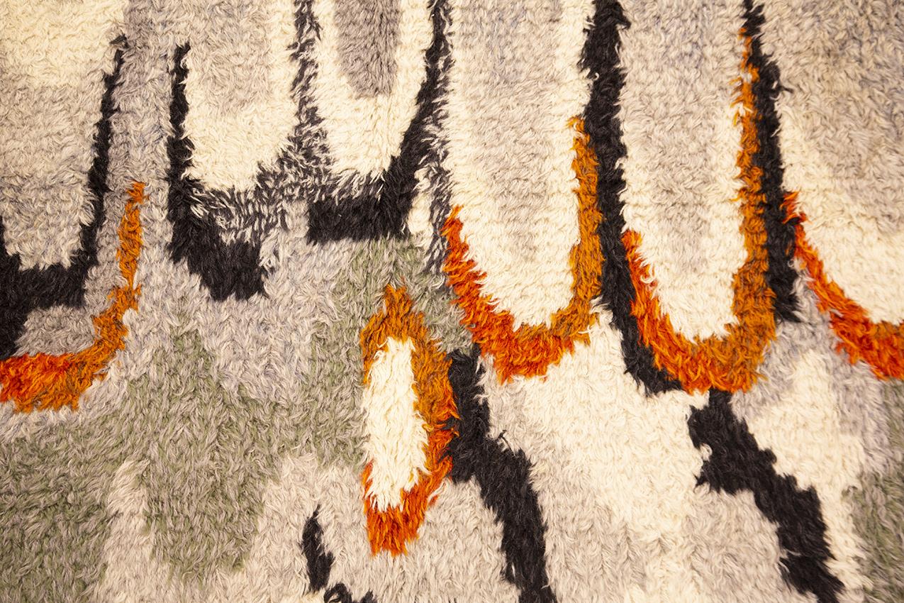 Rya Rug Shaggy Abstract Design with Multi Tone In Good Condition For Sale In Ferrara, IT
