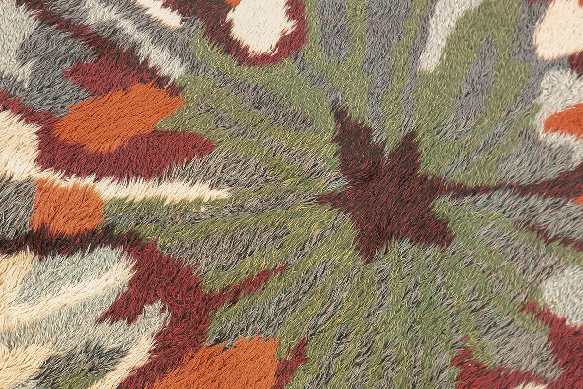 Rya Rugs Abstract White Mollaianrugs Collection In Good Condition For Sale In Ferrara, IT