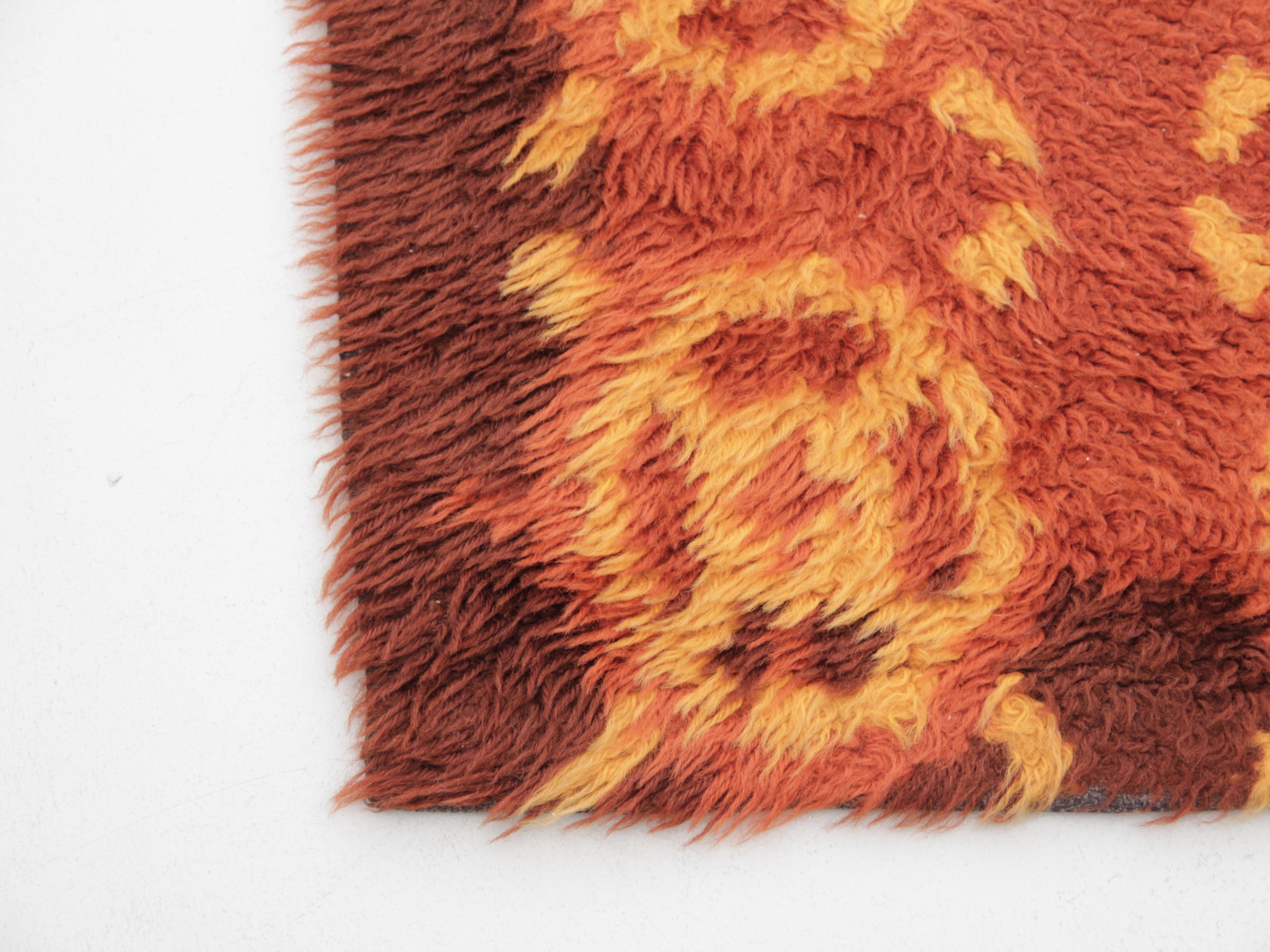 Rya-Teppiche aus Wolle mit gelben Motiven (Skandinavische Moderne) im Angebot