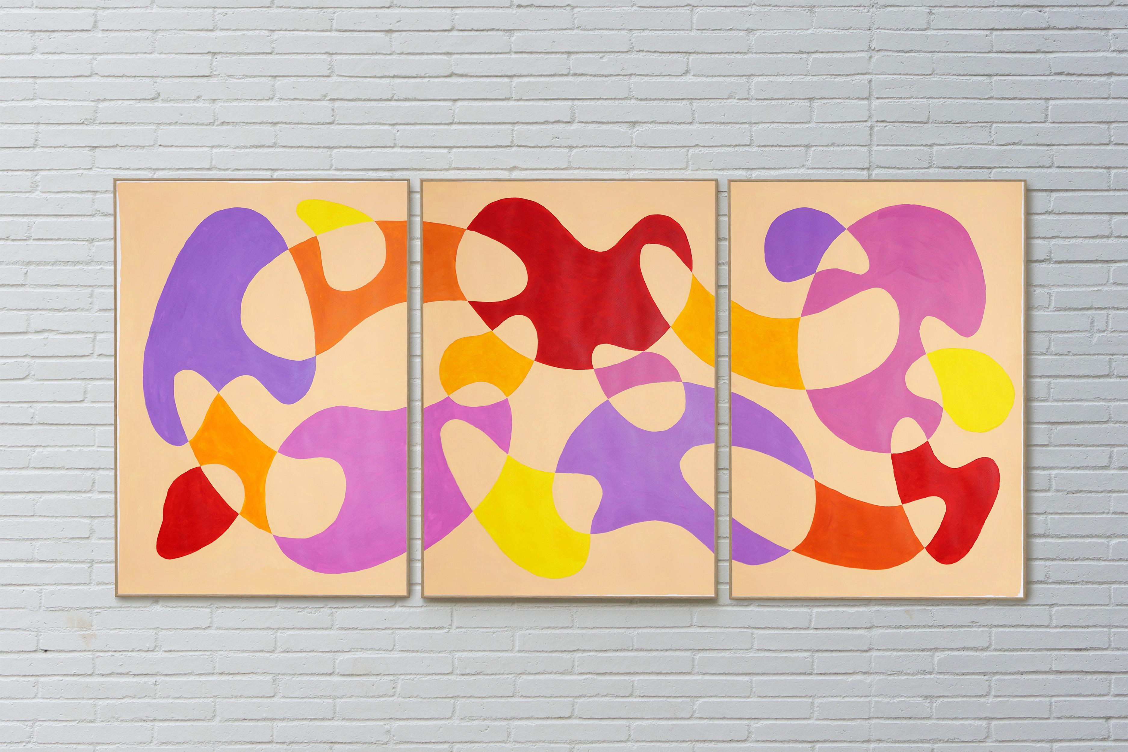 Forme moderne del Midcentury in rosso corallo, trittico astratto dai toni vivaci su beige - Painting di Ryan Rivadeneyra