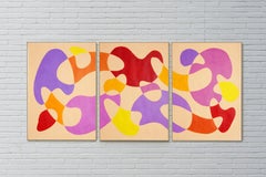 The Moderns Shapes in Red Coral, Vivid Tones Abstract Triptych on Beige (Triptyque abstrait sur fond beige)