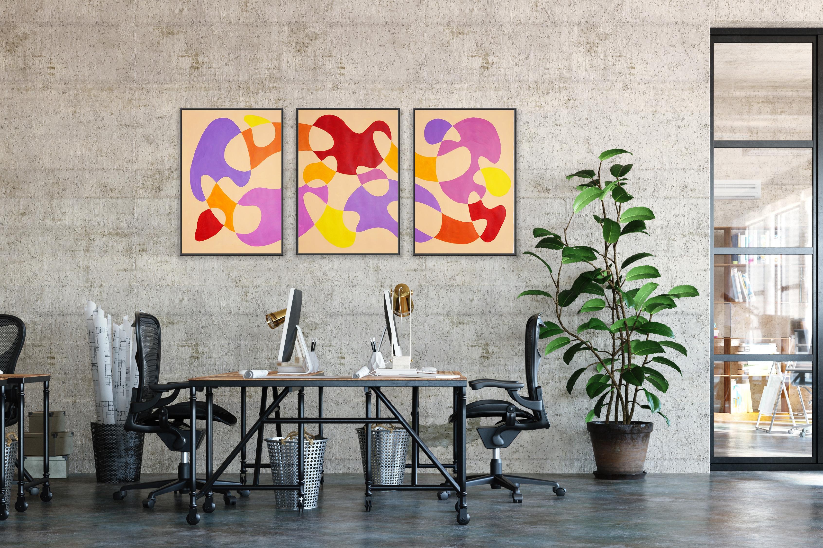 Forme moderne del Midcentury in rosso corallo, trittico astratto dai toni vivaci su beige in vendita 3