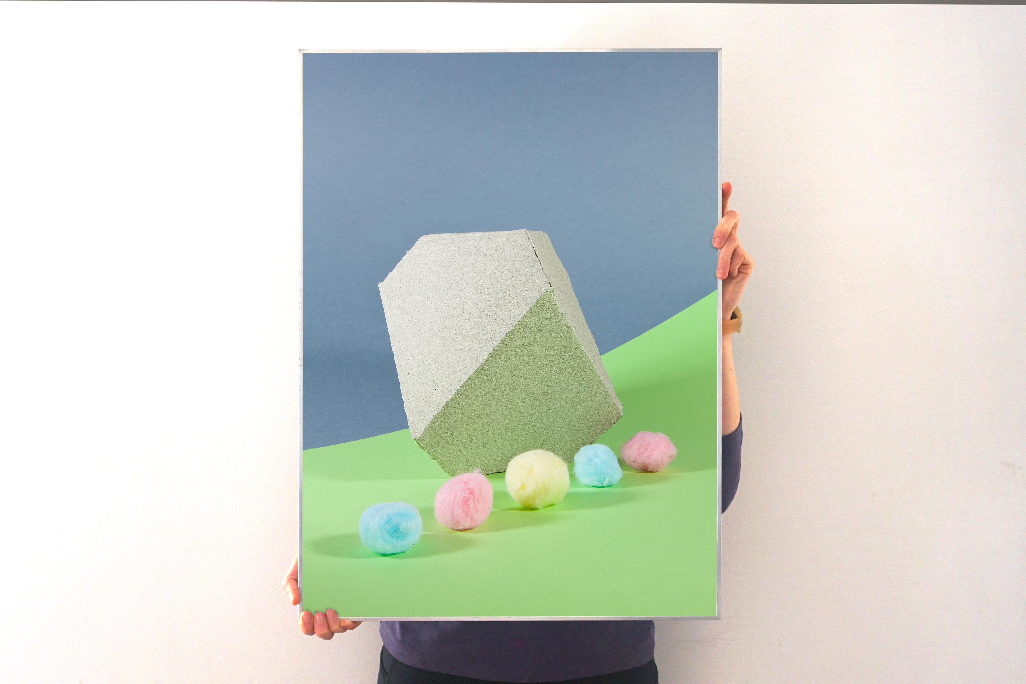 Pastellfarbenes Stillleben, futuristische einfache Formen, Miami Inspiration, limitierte Auflage  – Print von Ryan Rivadeneyra