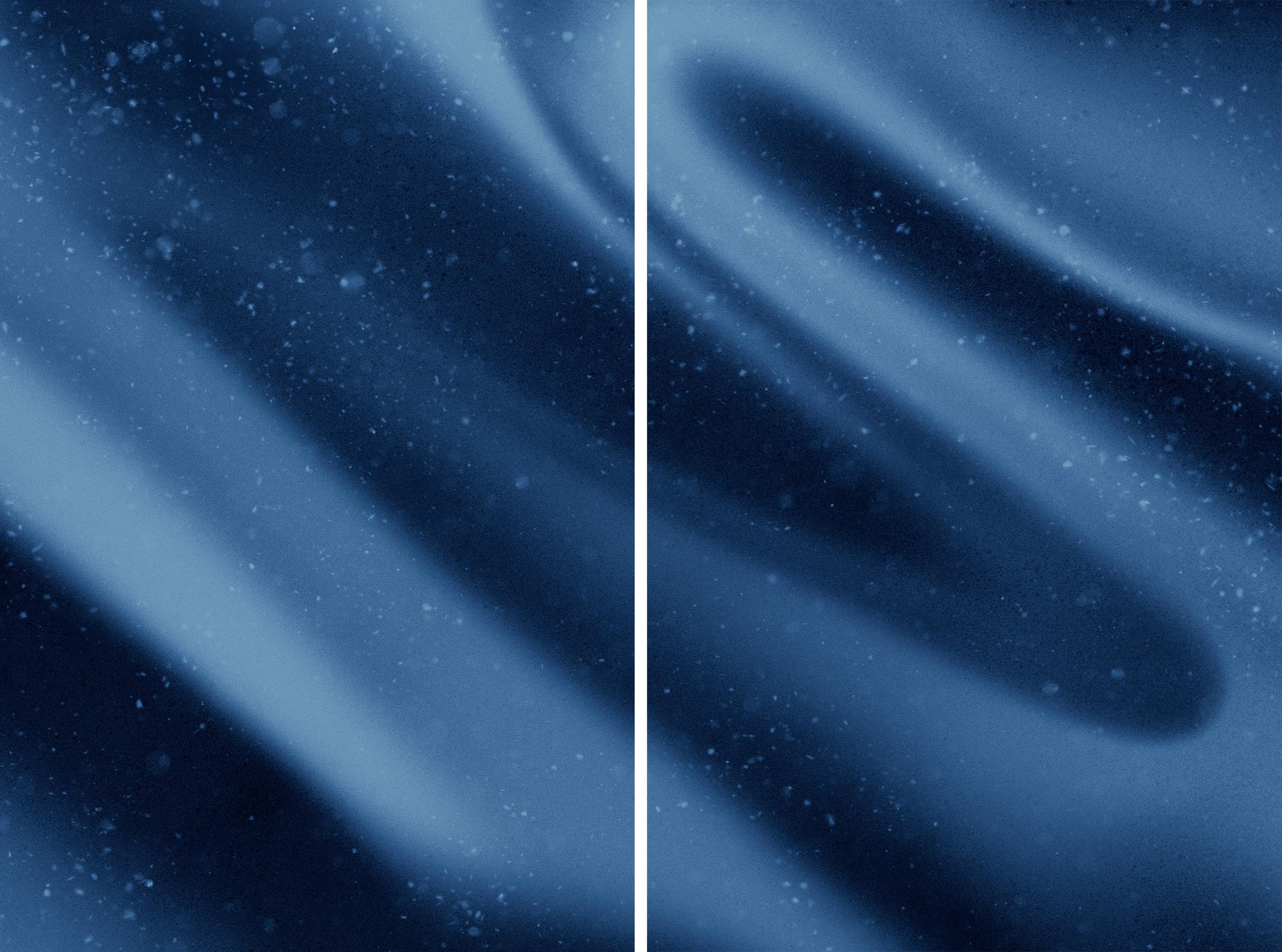El Espacio es el Lugar, Díptico de Tonos Azules Depp, Giclée Limitado de Formas Abstractas de Seda