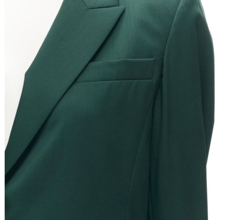 RYAN ROCHE 100% wool green peal lapel single button blazer jacket US2 XS
Reference: JACG/A00042
Brand: Ryan Roche
Material: Wool
Color: Green
Pattern: Solid
Closure: Button
Lining:  Silk
Extra Details: Padded shoulders. Peak lapel. Single buttons.