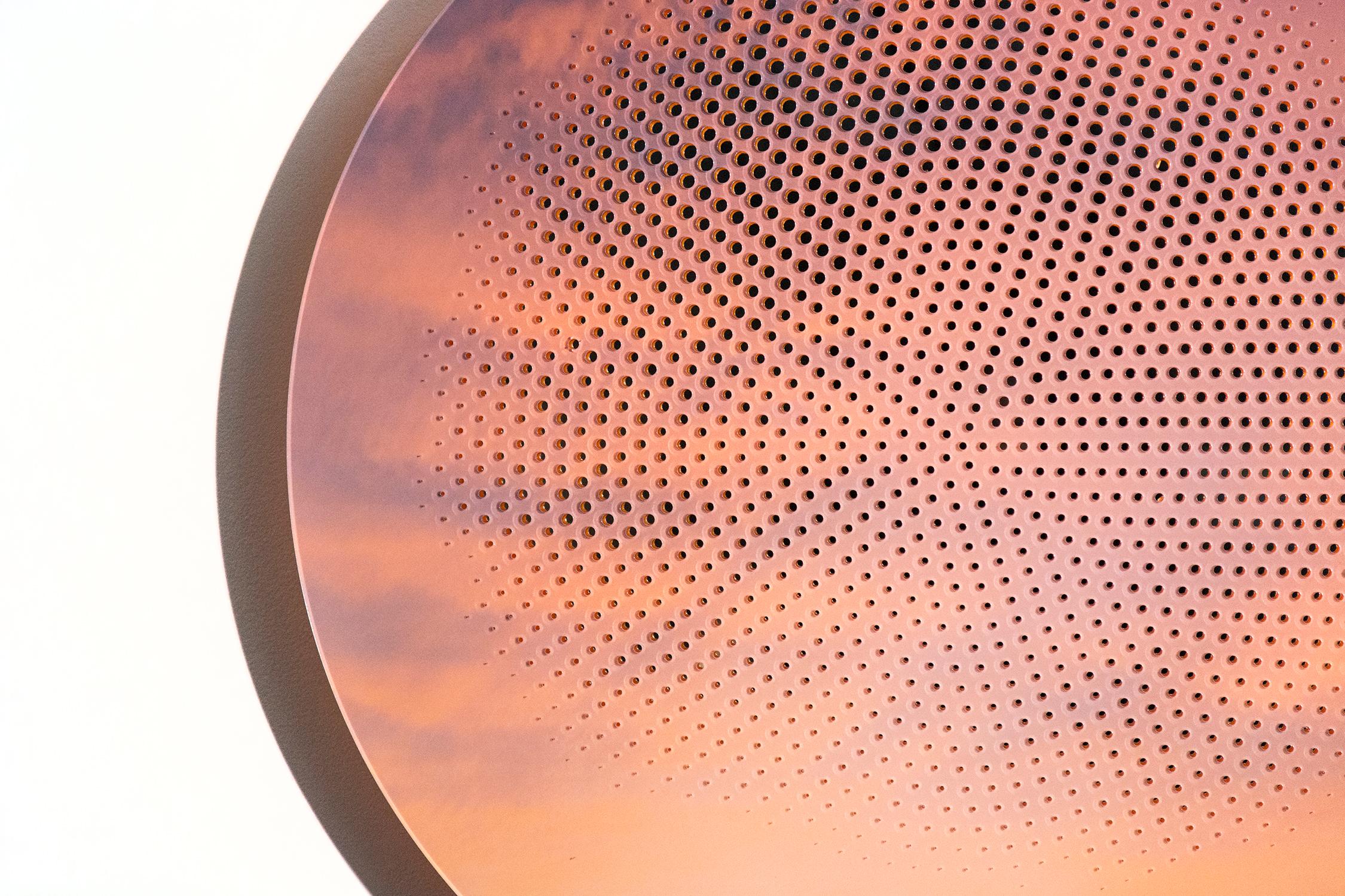 To Rise Again 2/2 - arancione tramonto, tondo, disegno tagliato al laser, rilievo a parete con specchio in vendita 7