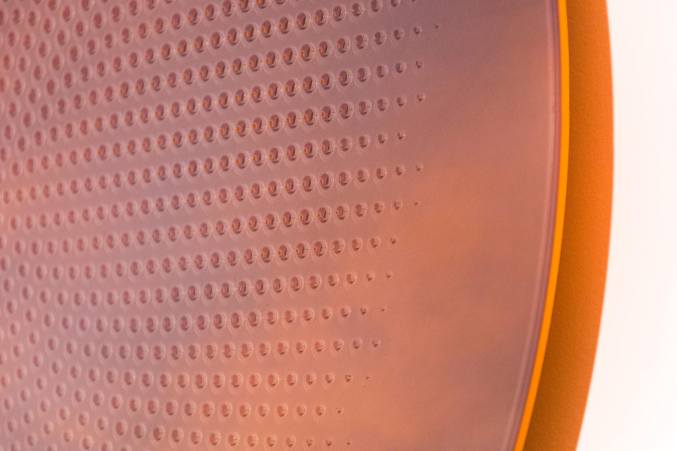 To Rise Again 2/2 - arancione tramonto, tondo, disegno tagliato al laser, rilievo a parete con specchio in vendita 4
