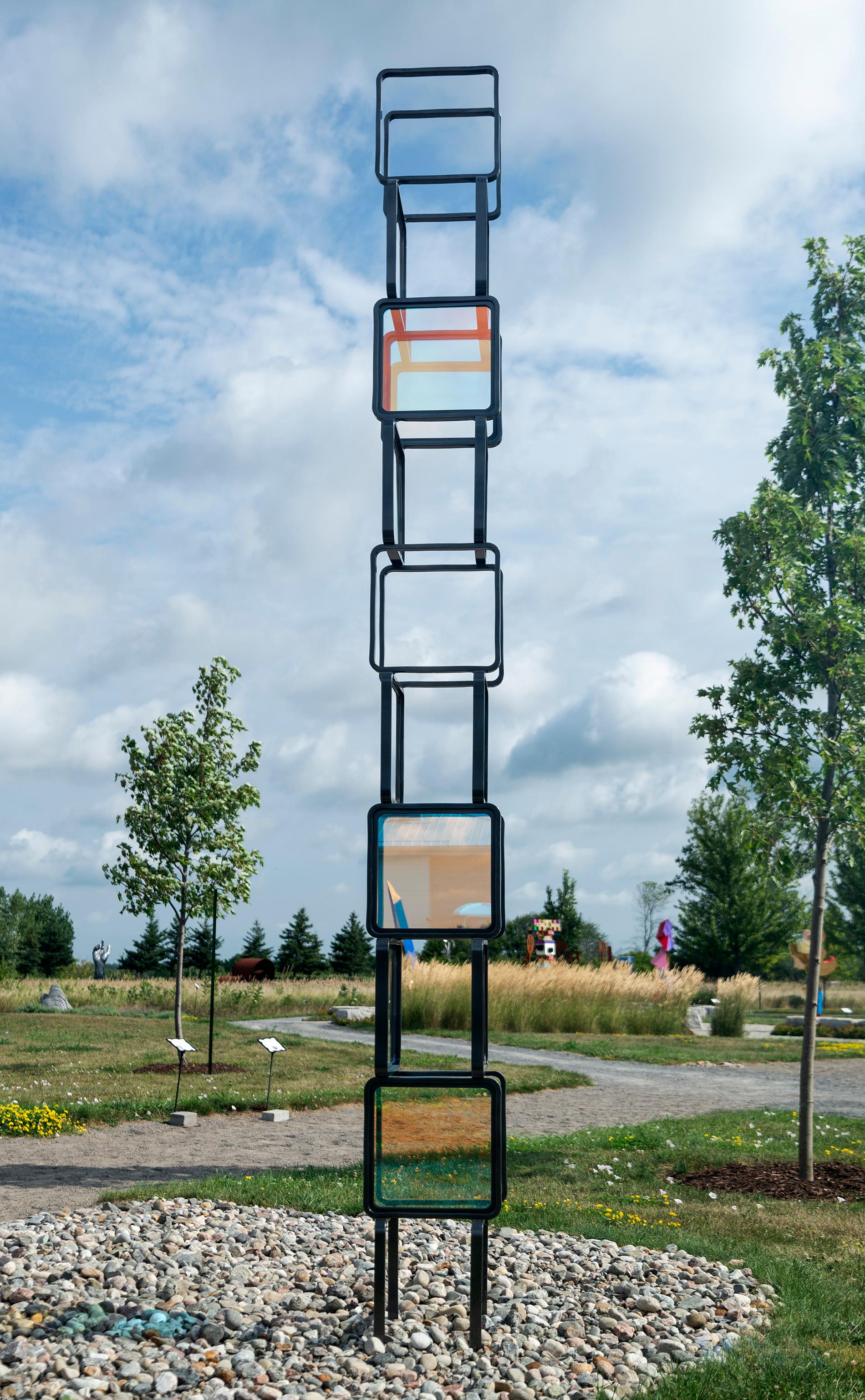 Chroma Tower No 1 – hohe, geometrische abstrakte Skulptur aus Stahl und Glas aus Stahl – Sculpture von Ryan Van Der Hout
