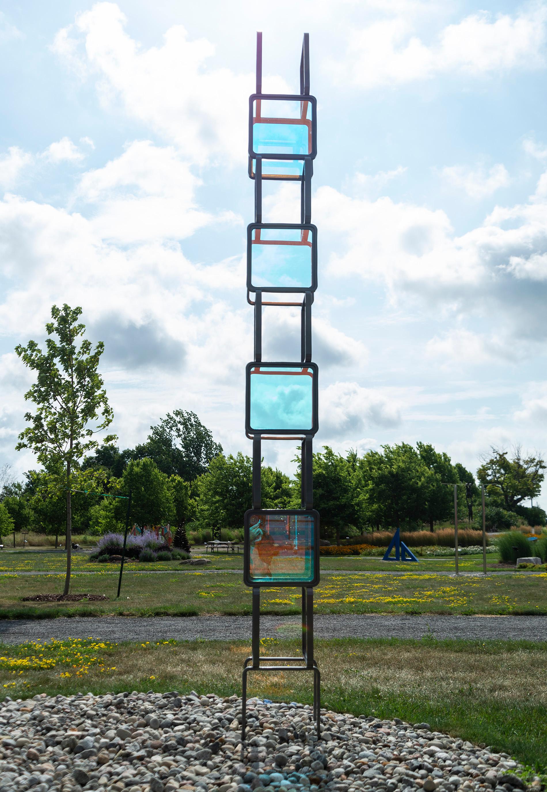 Chroma Tower No 1 – hohe, geometrische abstrakte Skulptur aus Stahl und Glas aus Stahl im Angebot 1