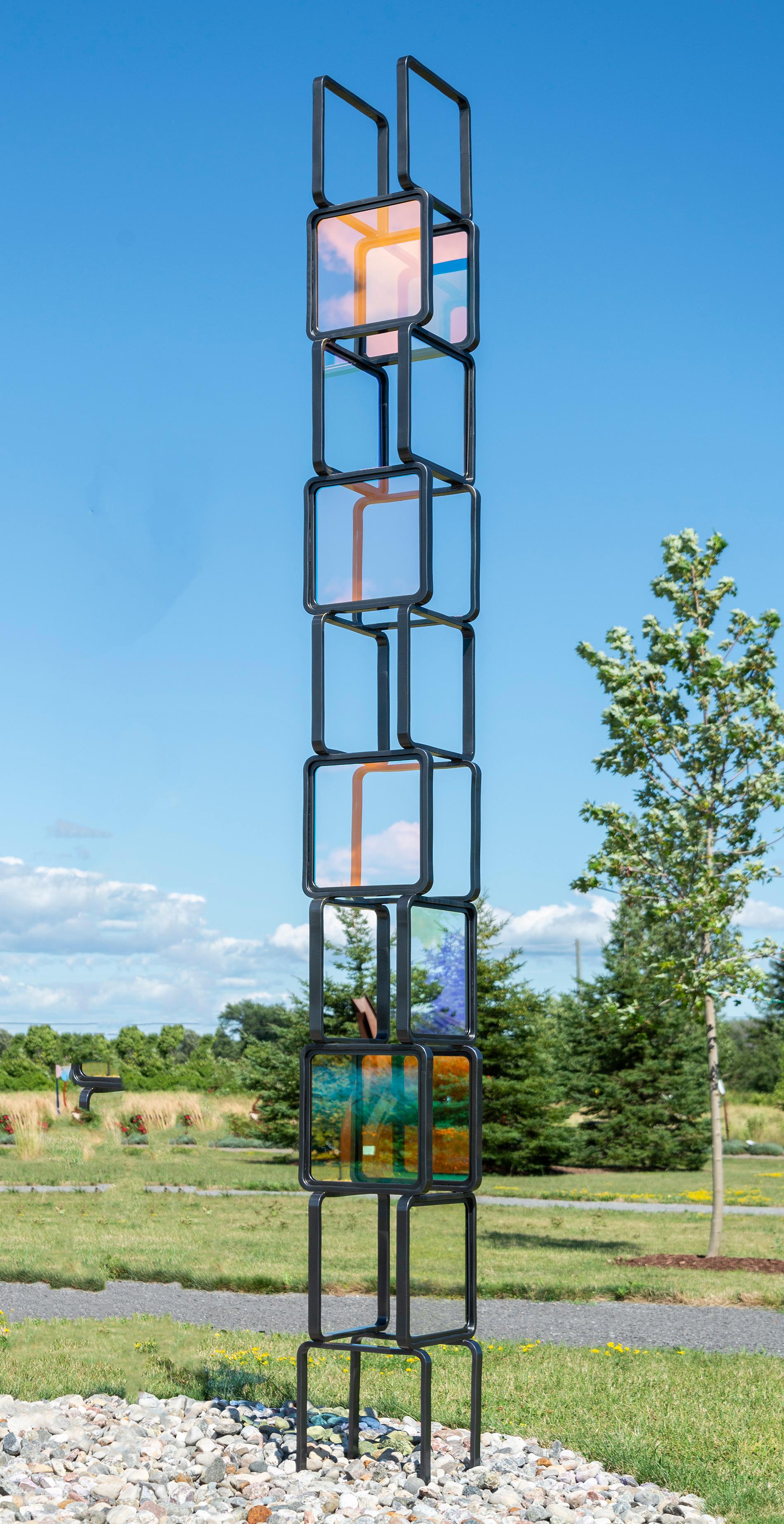 La tour Chroma n° 1, sculpture géométrique abstraite géométrique en acier et verre