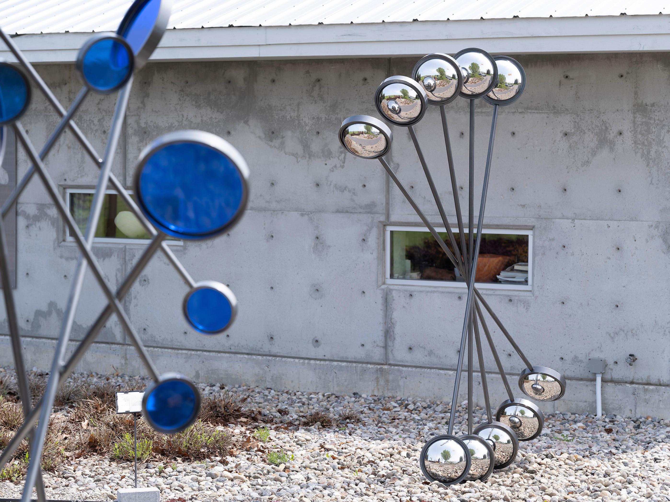 Miroir miroir géométrique abstrait, sculpture extérieure en acier peint en poudre en vente 8