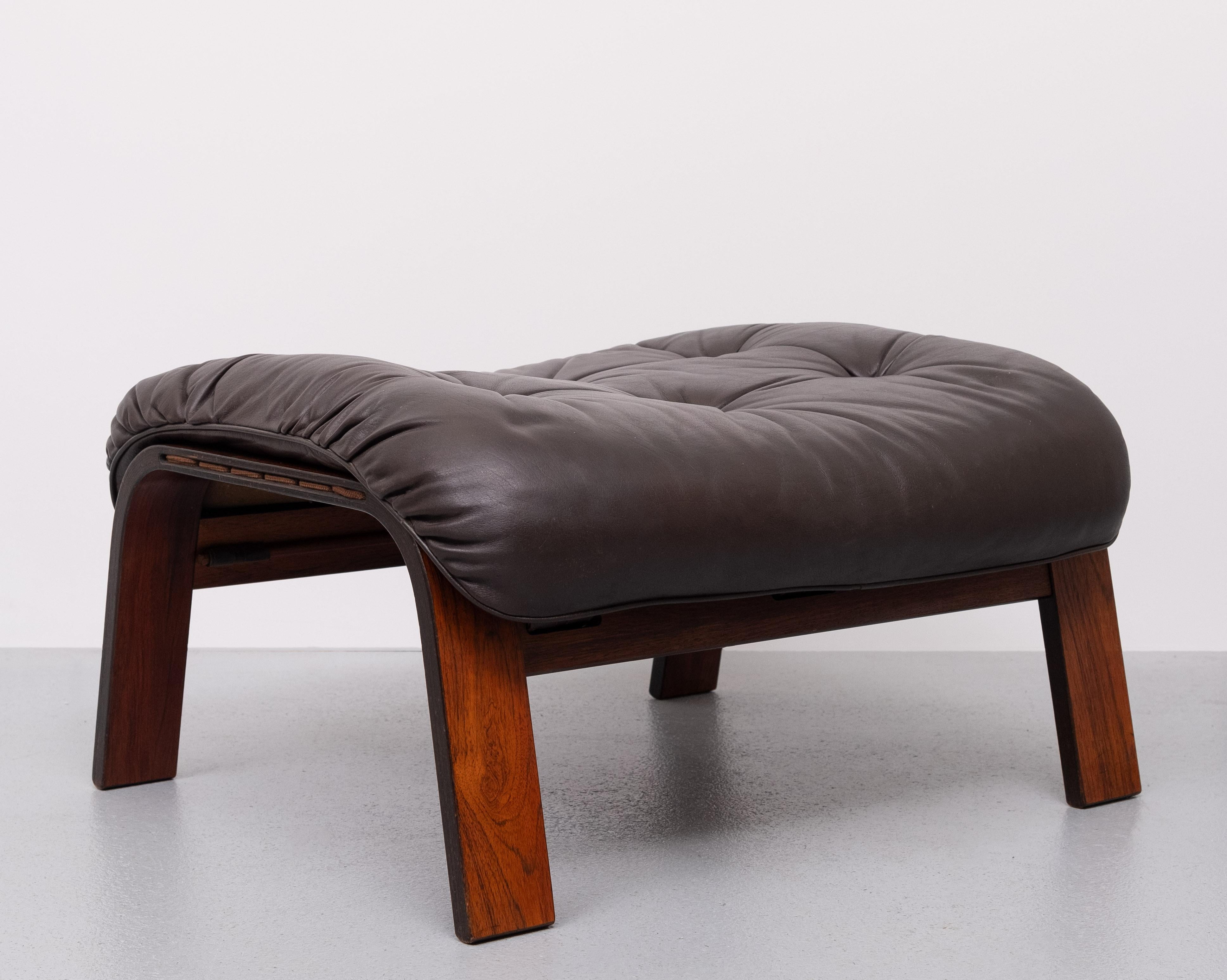 Mid-Century Modern Rybo Rykken  Pouf en cuir, Norvège, années 1970 en vente