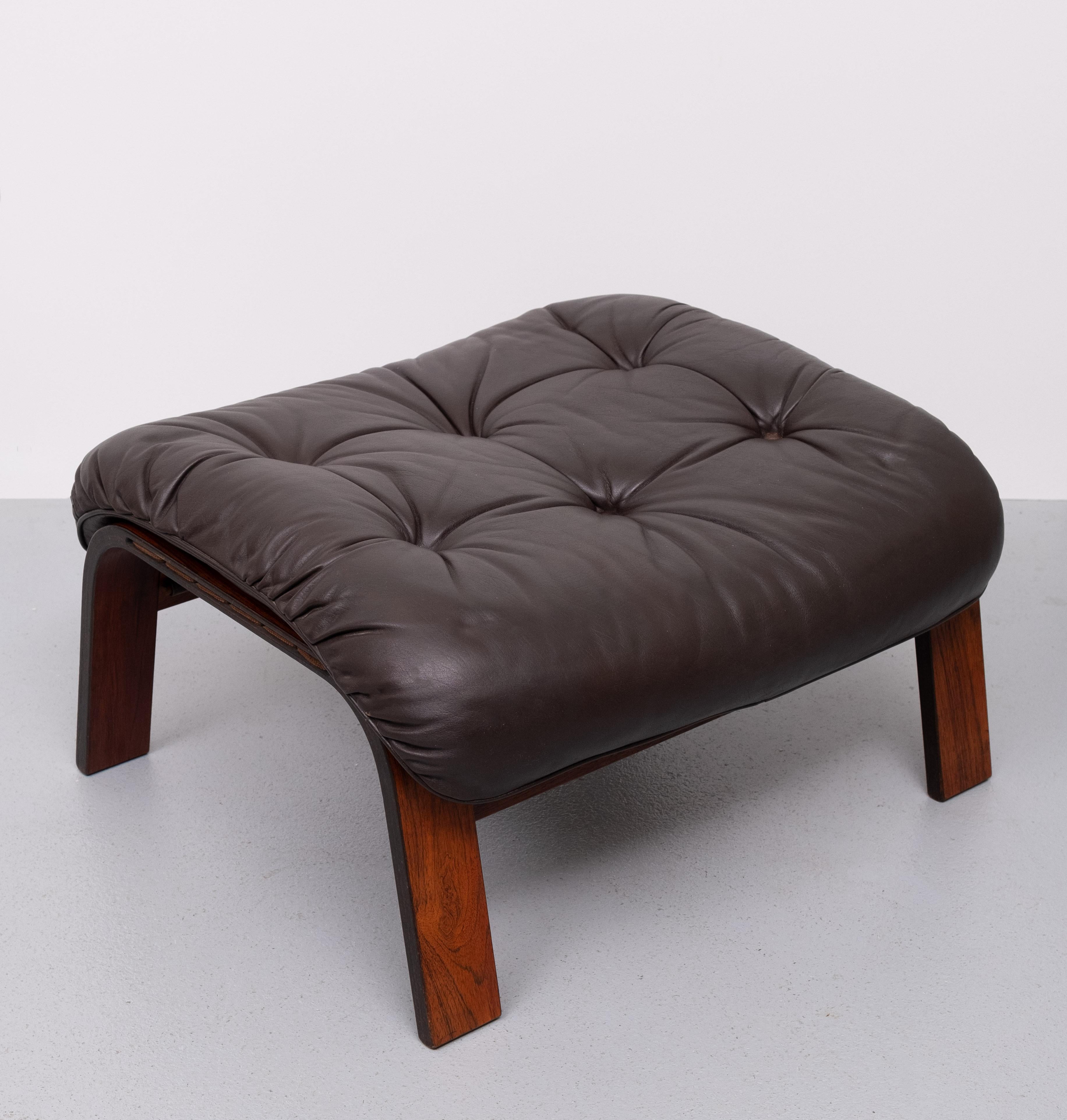 Norvégien Rybo Rykken  Pouf en cuir, Norvège, années 1970 en vente