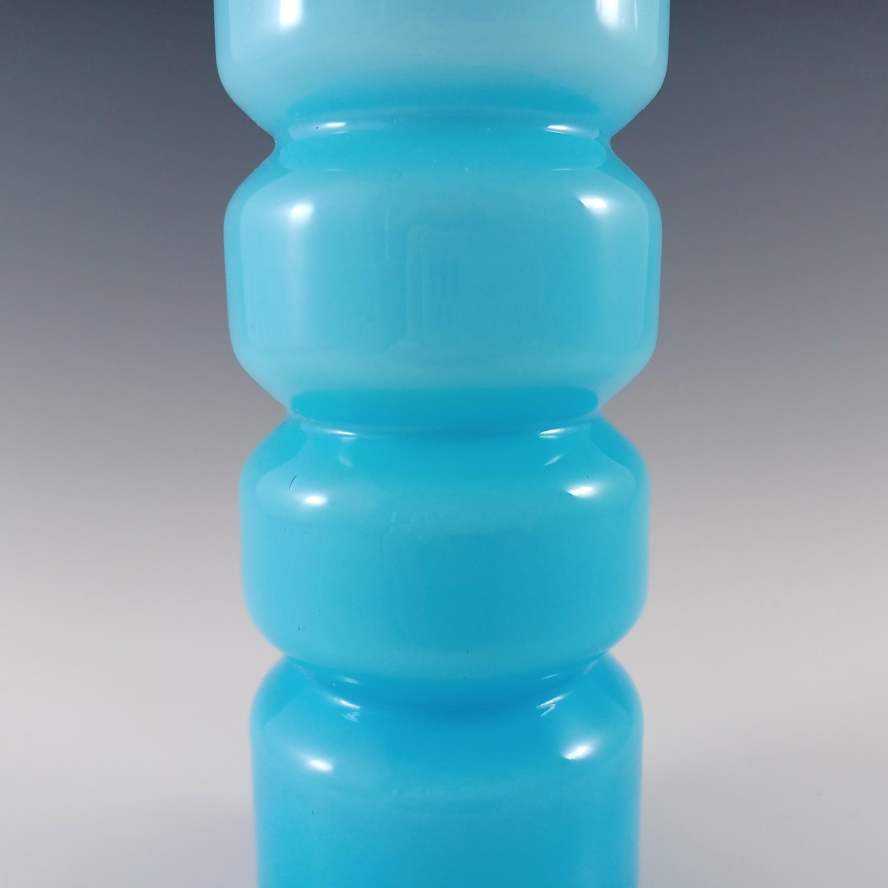Jarrón Ryd escandinavo / sueco de vidrio azul con aro Hecho a mano en venta