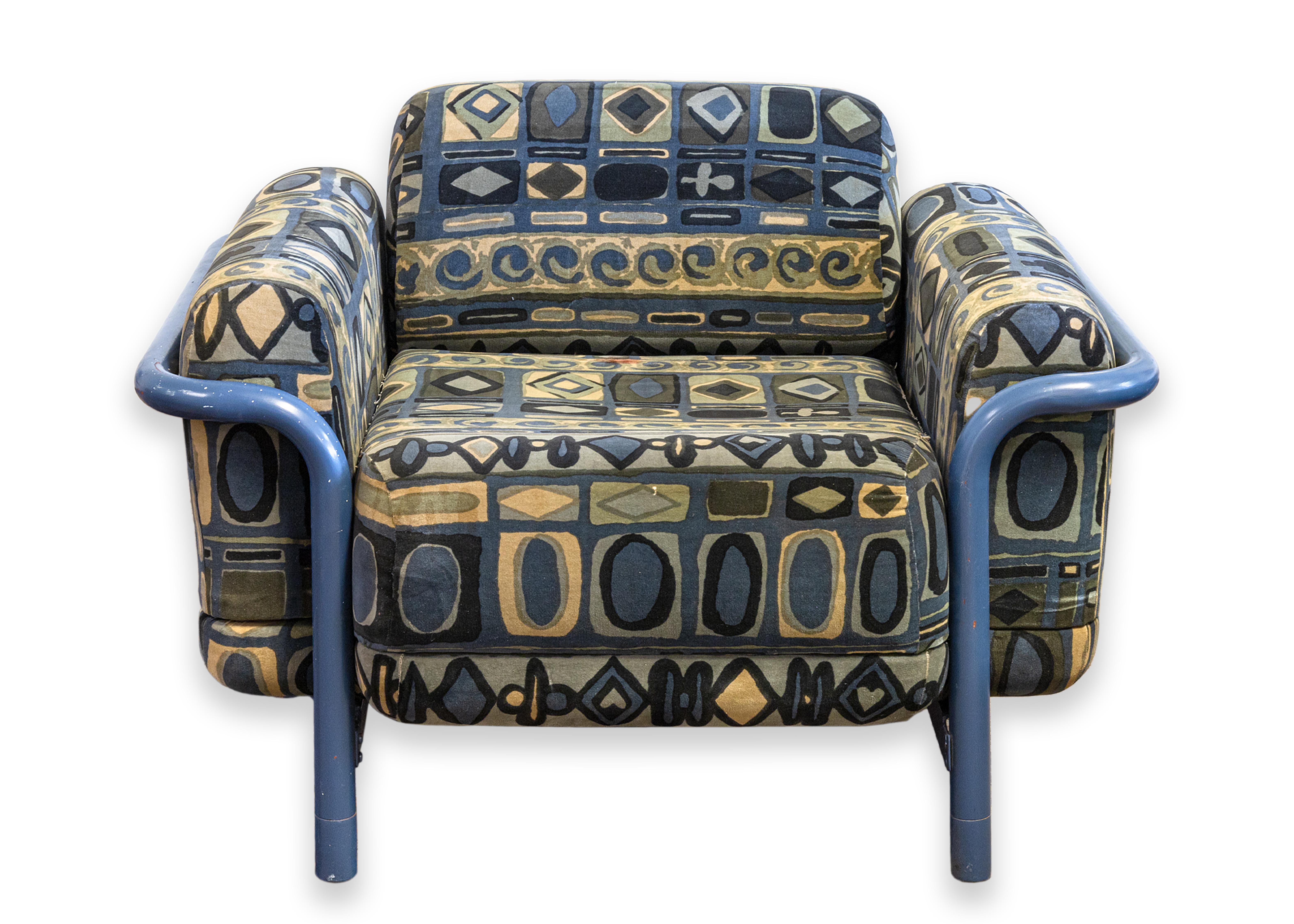 Ein einzigartiger Stuhlprototyp - ein Loungesessel von Ralph Rye für die Marble Furniture Company. Circa 1970. Das Gestell ist aus Stahlrohr gefertigt und blau pulverbeschichtet. Gepolsterter Sitz, bezogen mit Jack Lenor Larsen Stoff, original vom