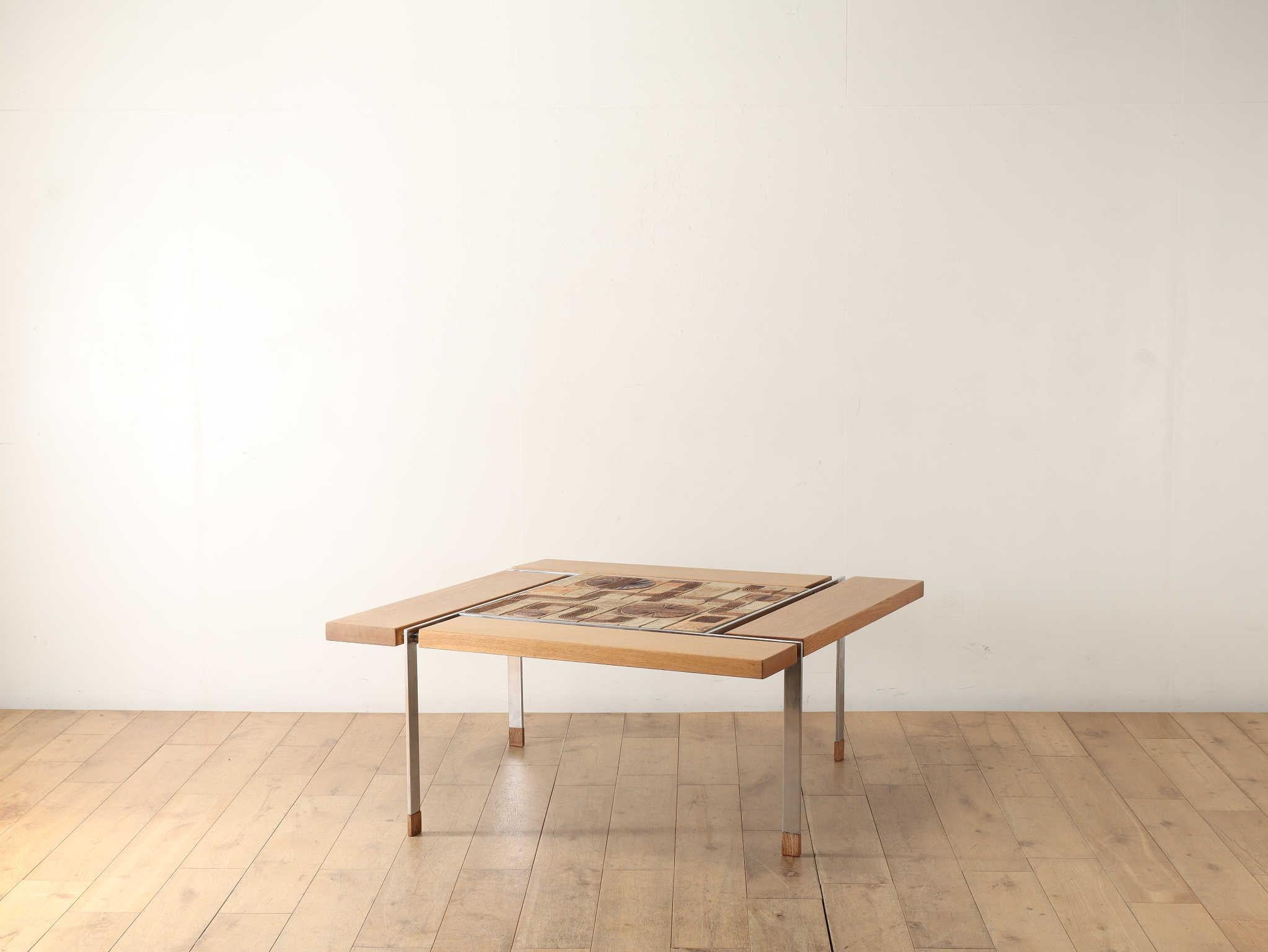 Coffee table made by the Danish company Ryesberg Mobler.The character reproduced by combining different materials - tile, wood and chrome - is a presence that cannot be expressed by a single material.The central tile is a work of art in itself.Along