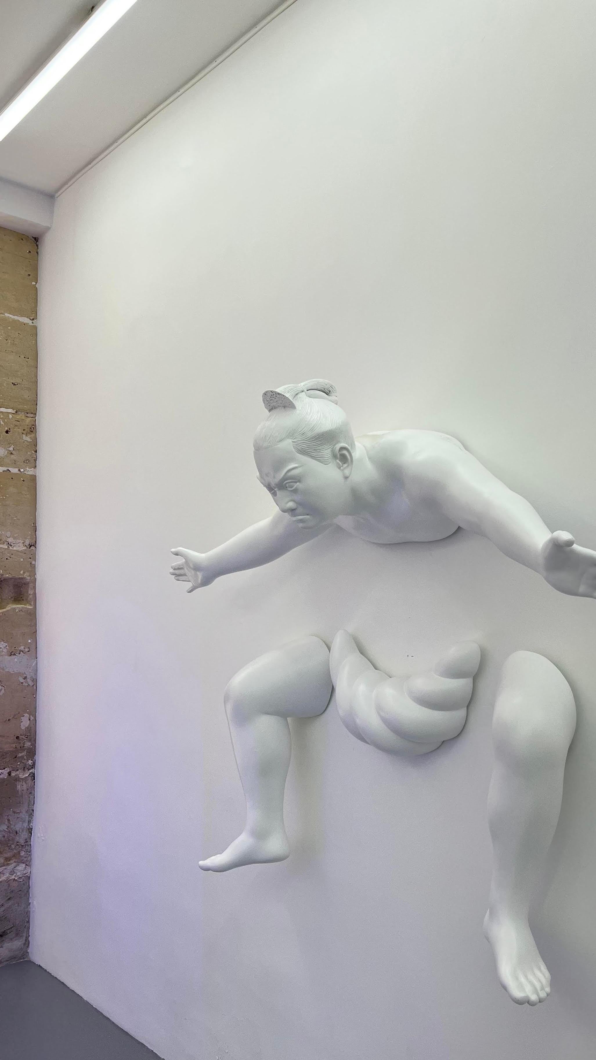 Sekitori : Una Fuerza Silenciosa de Marfil - Sculpture Contemporáneo de RYOKO WATANABE