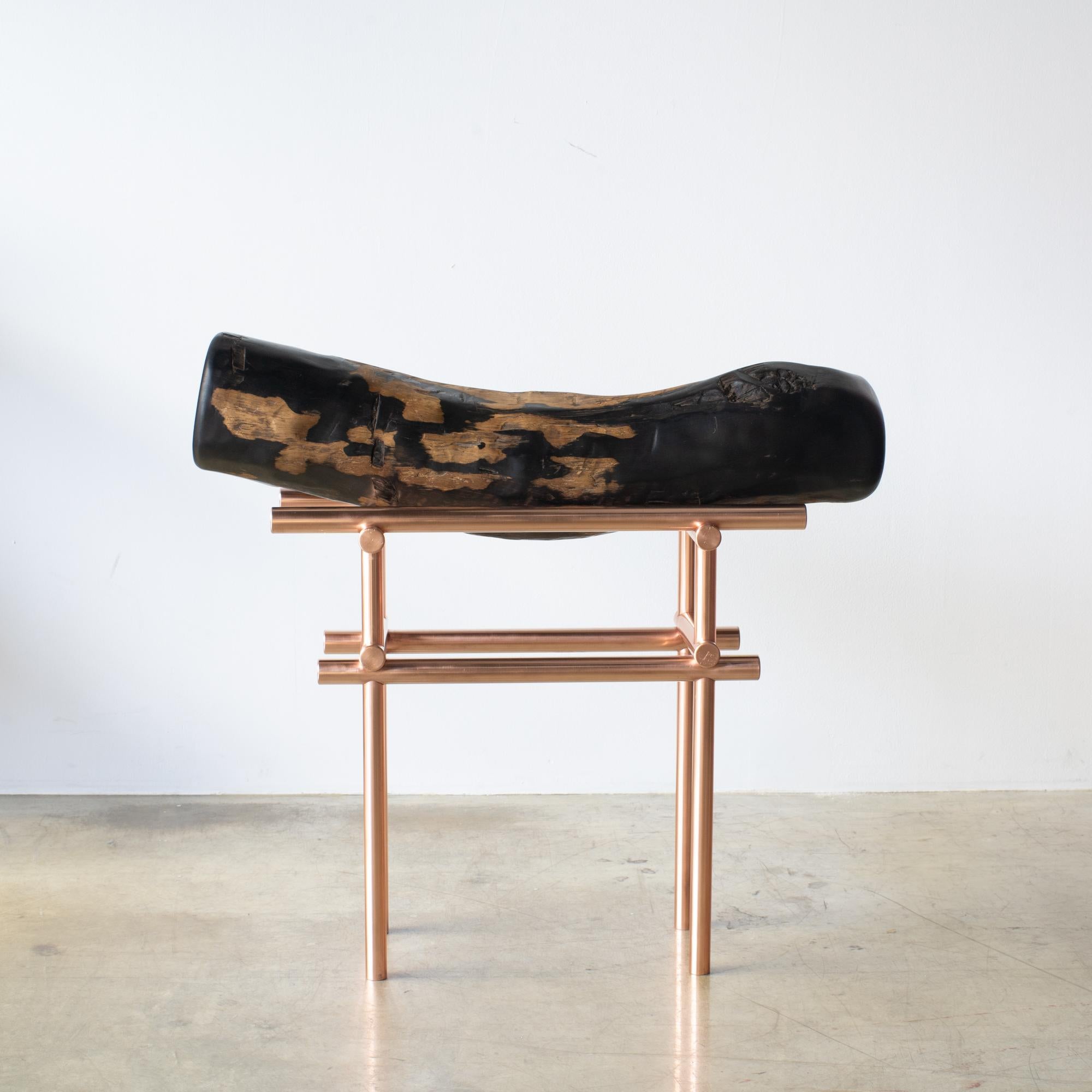 Nom : Utopie
Tabouret en cuivre et bois d'ébène. 

Déclaration de l'artiste
En grandissant, on m'emmenait souvent dans des musées d'art. Il ne m'a pas déplu de me mettre dans un espace inhabituel et de me tenir devant une œuvre d'art. Qu'il s'agisse