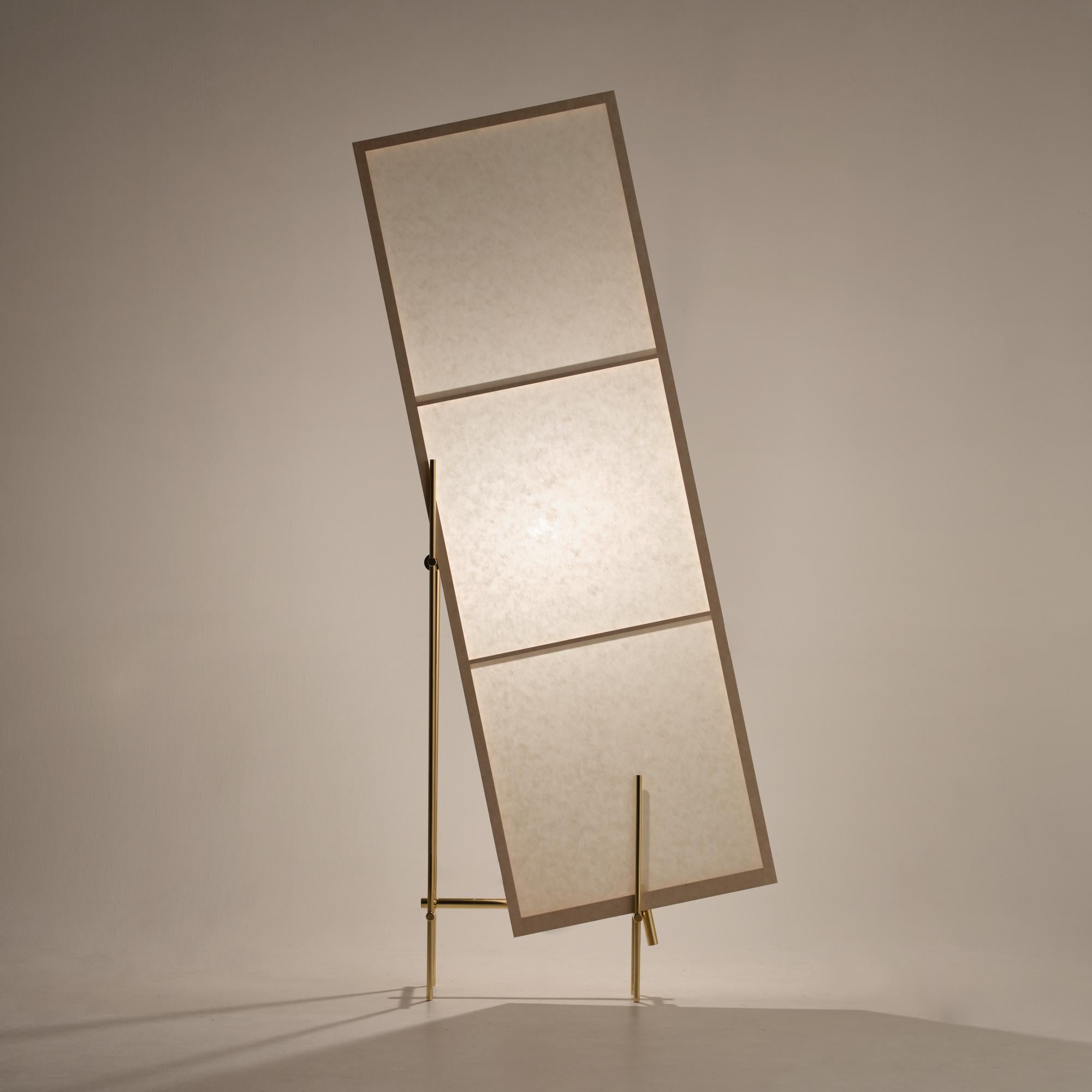 Nombre: De camino a Solaris
Lámpara de pie creada con puerta japonesa Shoji. La puerta Shoji es una puerta tradicional japonesa hecha de marco de madera y papel japonés.  Esta lámpara de pie es de estilo contemporáneo mezclado con el estilo