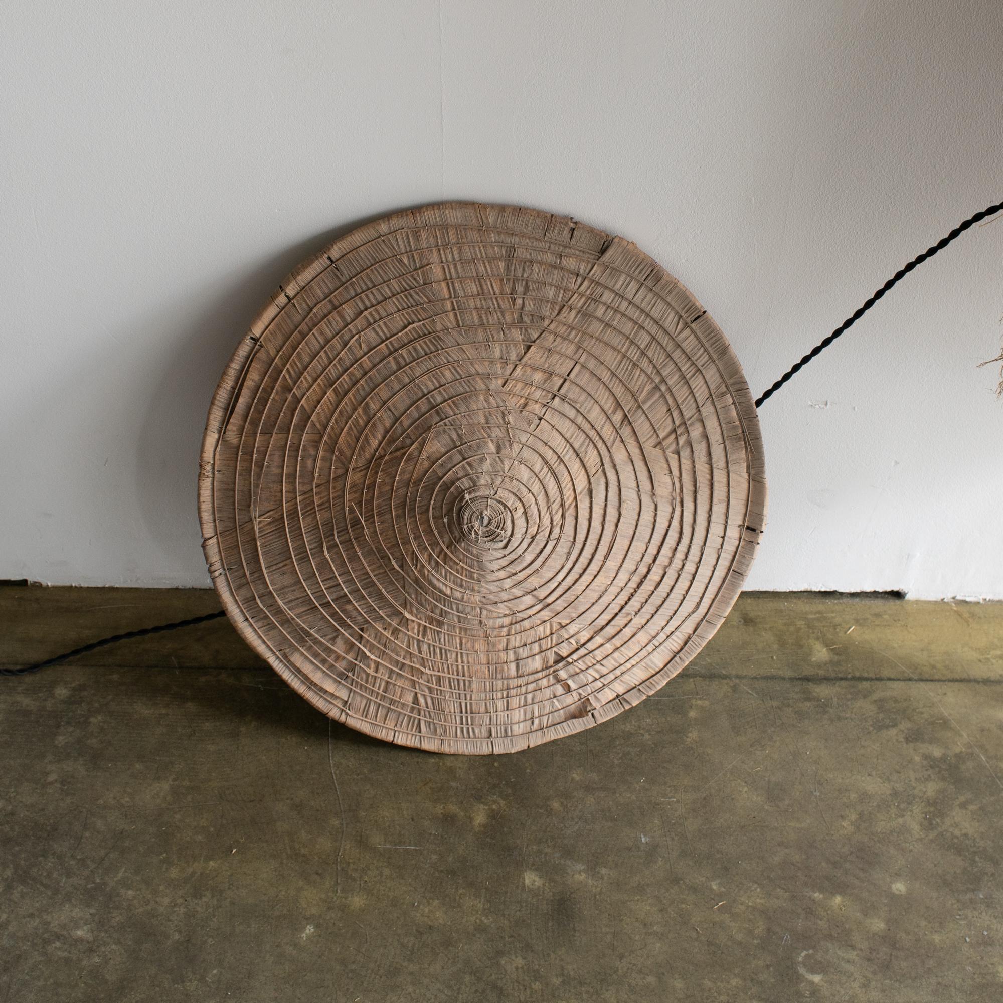 Ryosuke Harashima Lampe sculpturale zen contemporaine manteau de paille en vente 3
