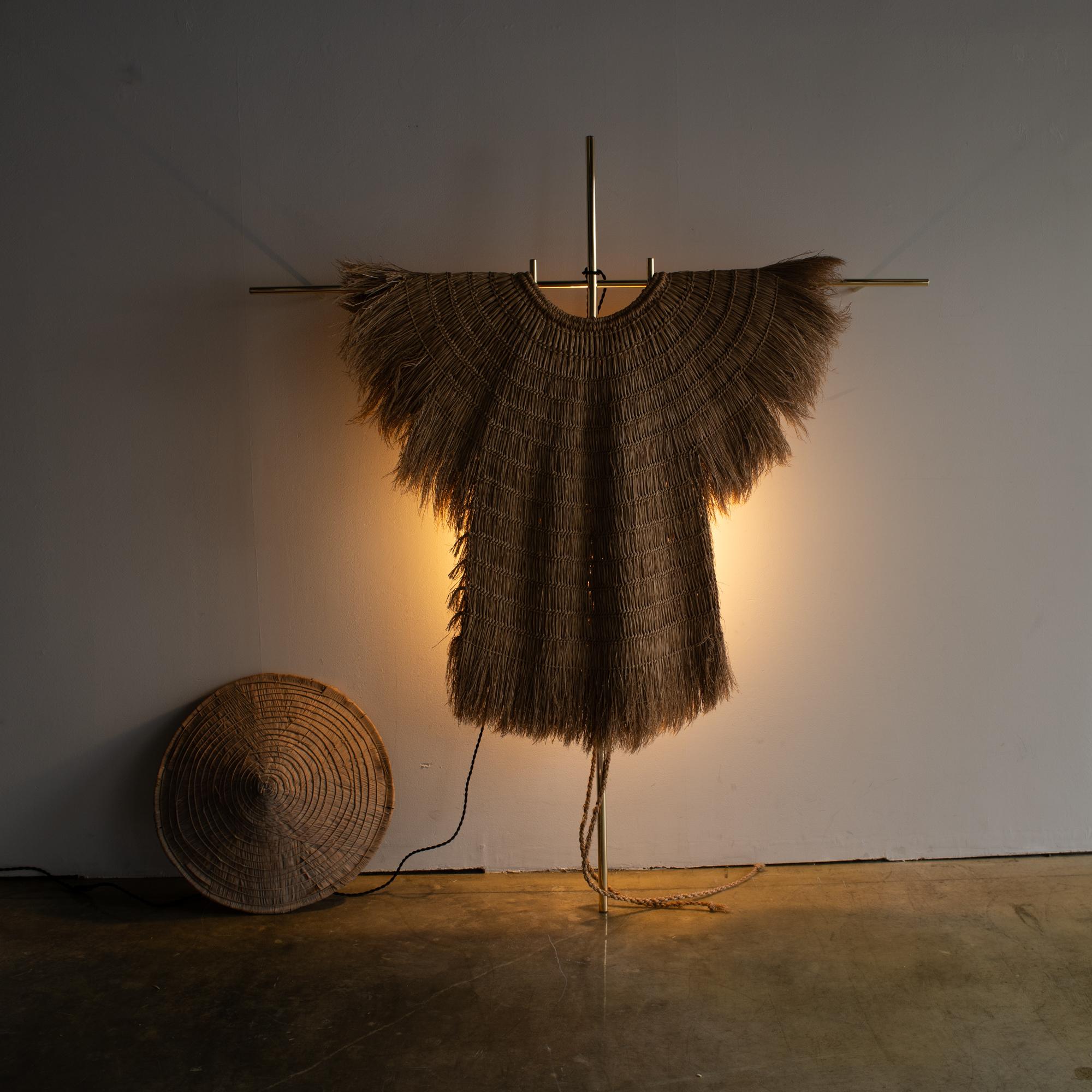 Japonais Ryosuke Harashima Lampe sculpturale zen contemporaine manteau de paille en vente