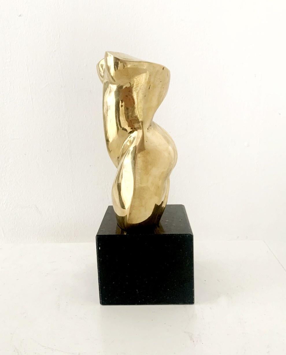 Akt - 21. Jahrhundert, Zeitgenössische figurative Skulptur aus Messing, Polnische Kunst (Beige), Figurative Sculpture, von Ryszard Piotrowski