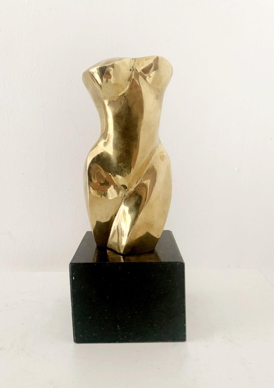 Ryszard Piotrowski Figurative Sculpture – Akt - 21. Jahrhundert, Zeitgenössische figurative Skulptur aus Messing, Polnische Kunst