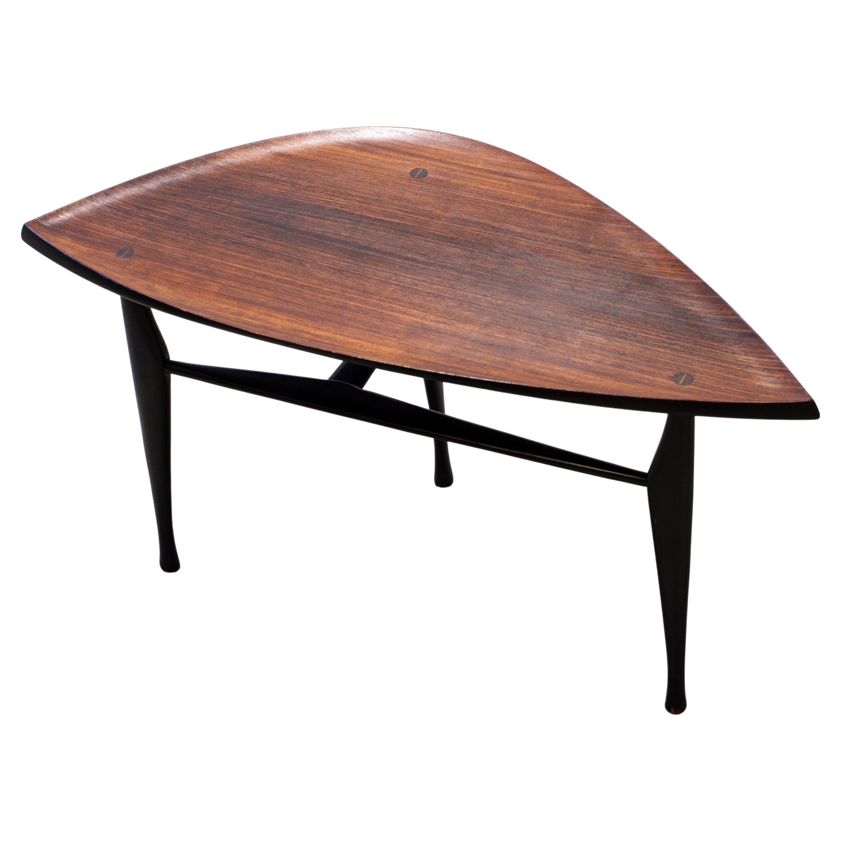 "Rytm" organischer Tisch aus schwarzem Nussbaum von Yngve Ekström, Schweden, 1950er Jahre im Angebot