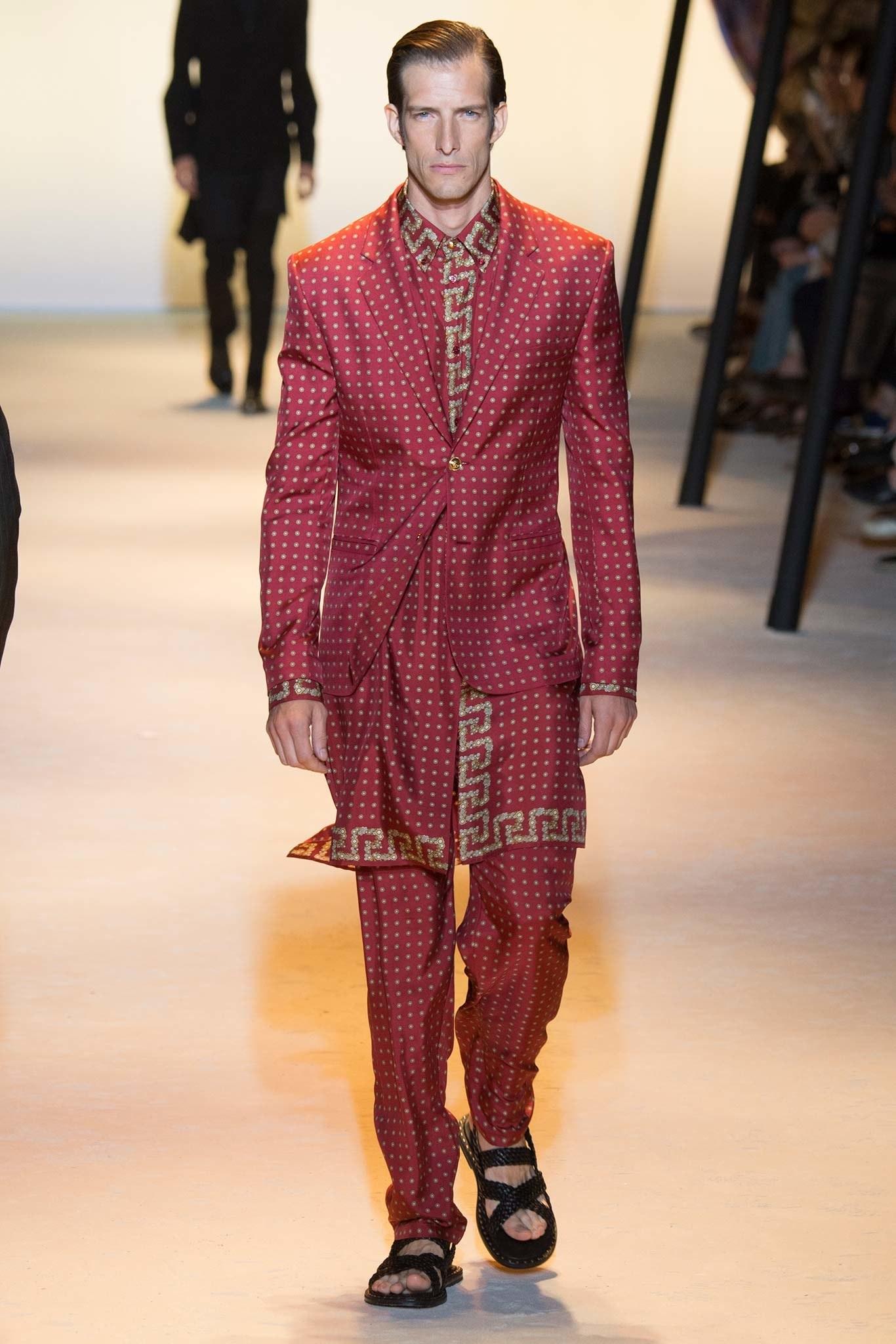 Blazer VERSACE look n° 2 printemps 2016 look n° 2, 100 % soie rouge, 50 - 40 Pour hommes en vente