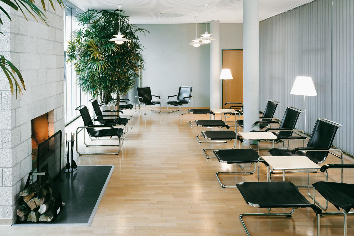 Customizable Gebruder  S 35 Cantilever Leather Lounge Armchair by Marcel Breuer For Sale 10