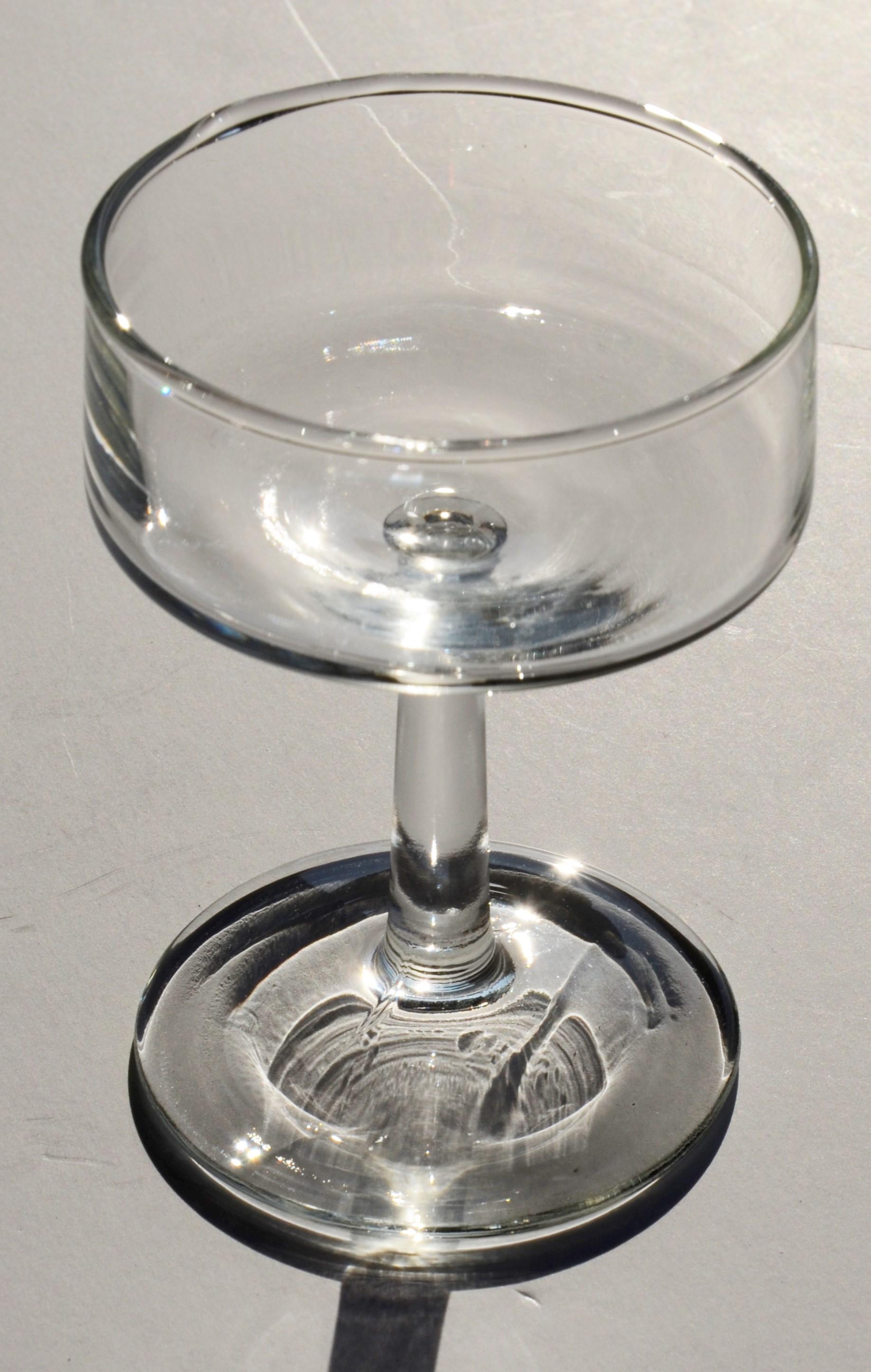 Set of 5 Minimalist Petite Glass Champagne Coupes / Sherbet Bowls with Stem In Good Condition For Sale In Houston, TX