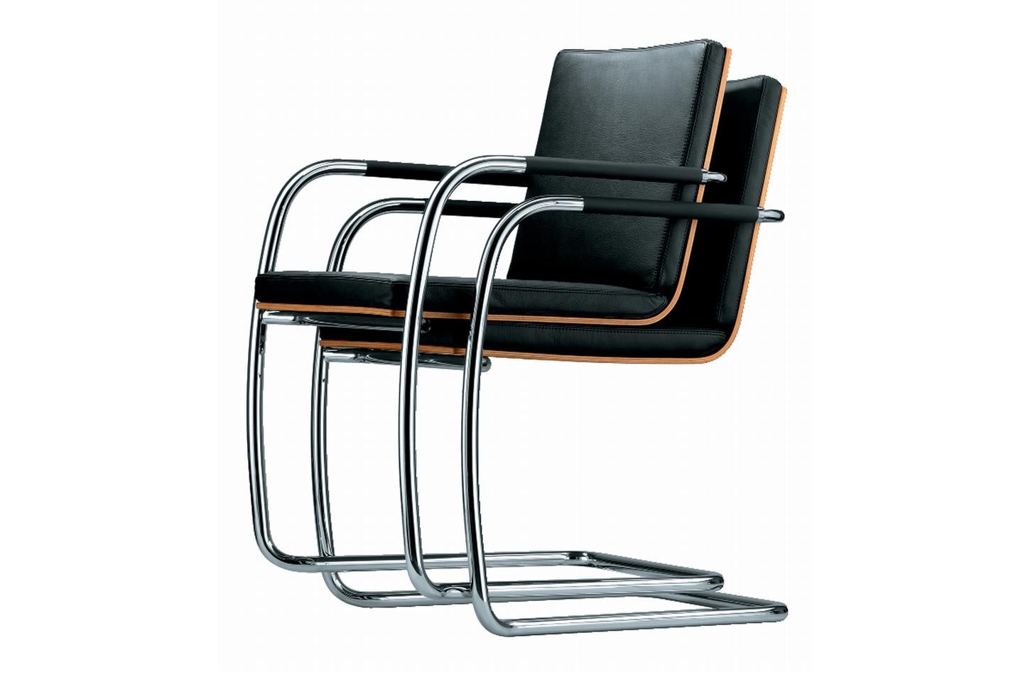 RANGE S 60
Reserved elegance combined with high seating comfort. With the S 60 Glen Oliver Löw succeeded in reinterpreting the cantilever chair and developing a contemporary solution. The seat shell made of moulded wood is connected with the
