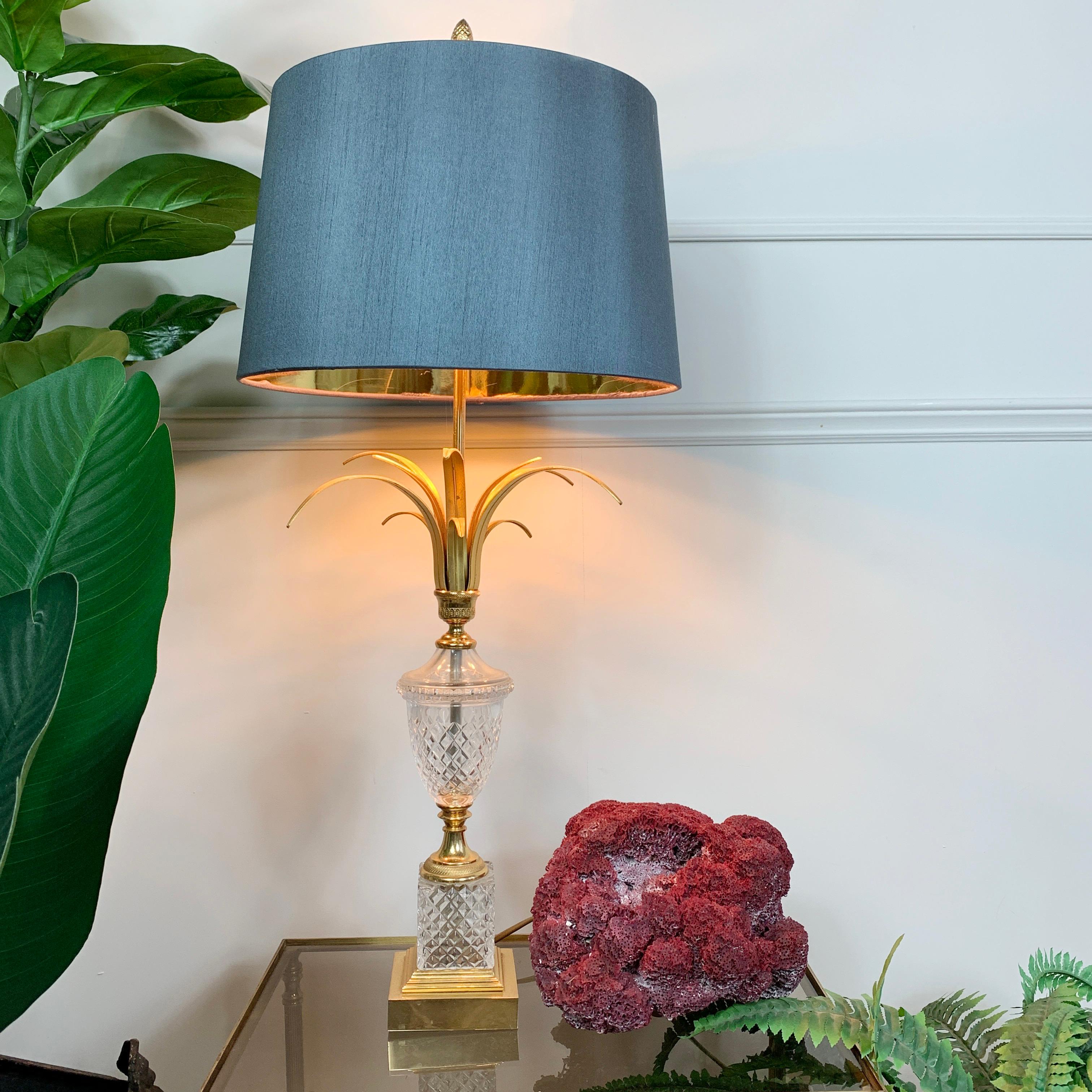 S A Boulanger table lamp, C 1970/80s

Gold And Crystal Glass Lamp Base With Gold Frond
The Top Of The Stem Has The Classic Boulanger Pineapple Finial 

The Shade Is A Modern Replacement In Graphite Grey With Gold Inner, This Can Be Removed
