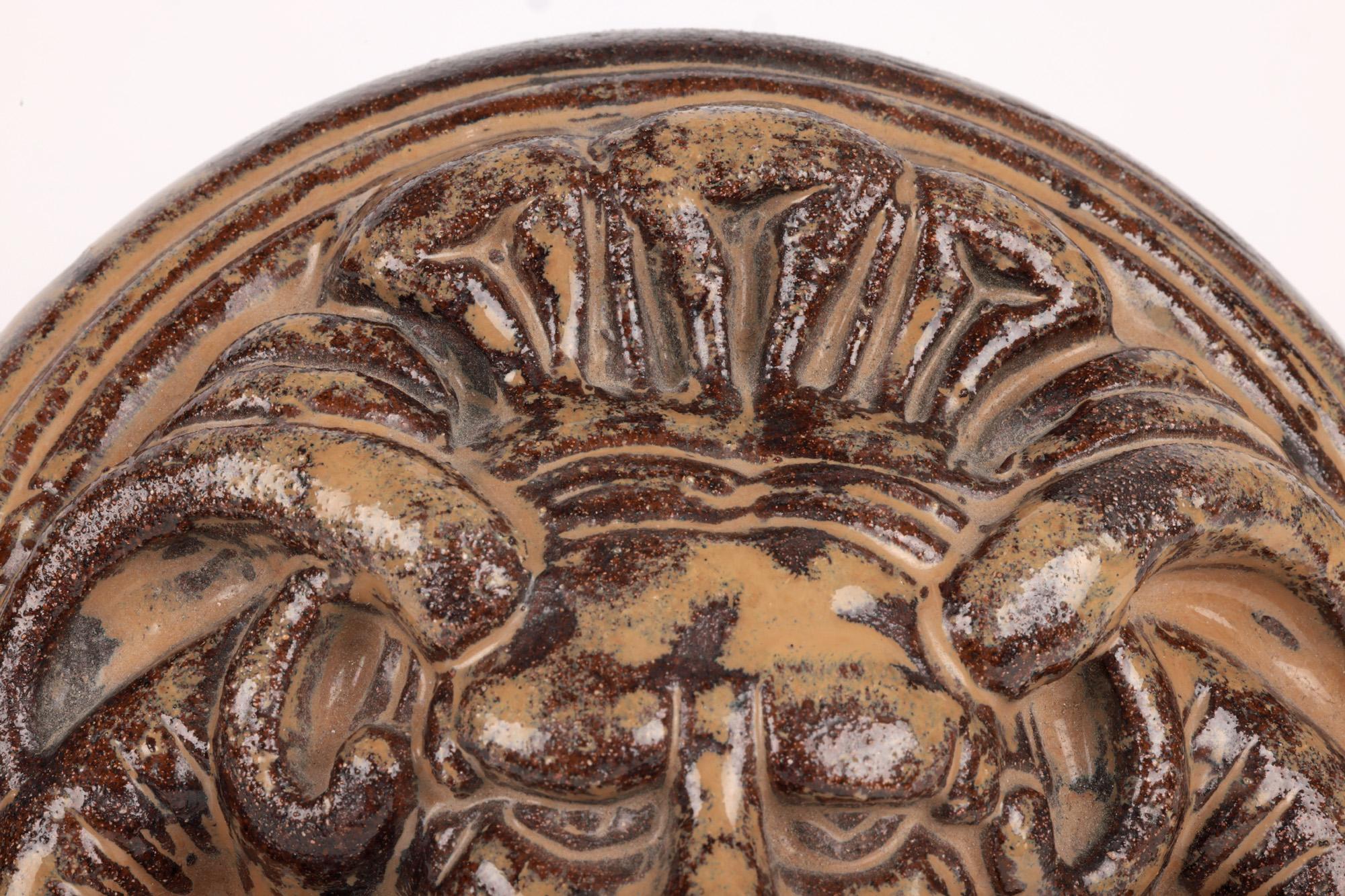 S & B Evans, London Earthenware Pottery Grotesque Plakette aus Steingut im Zustand „Gut“ im Angebot in Bishop's Stortford, Hertfordshire
