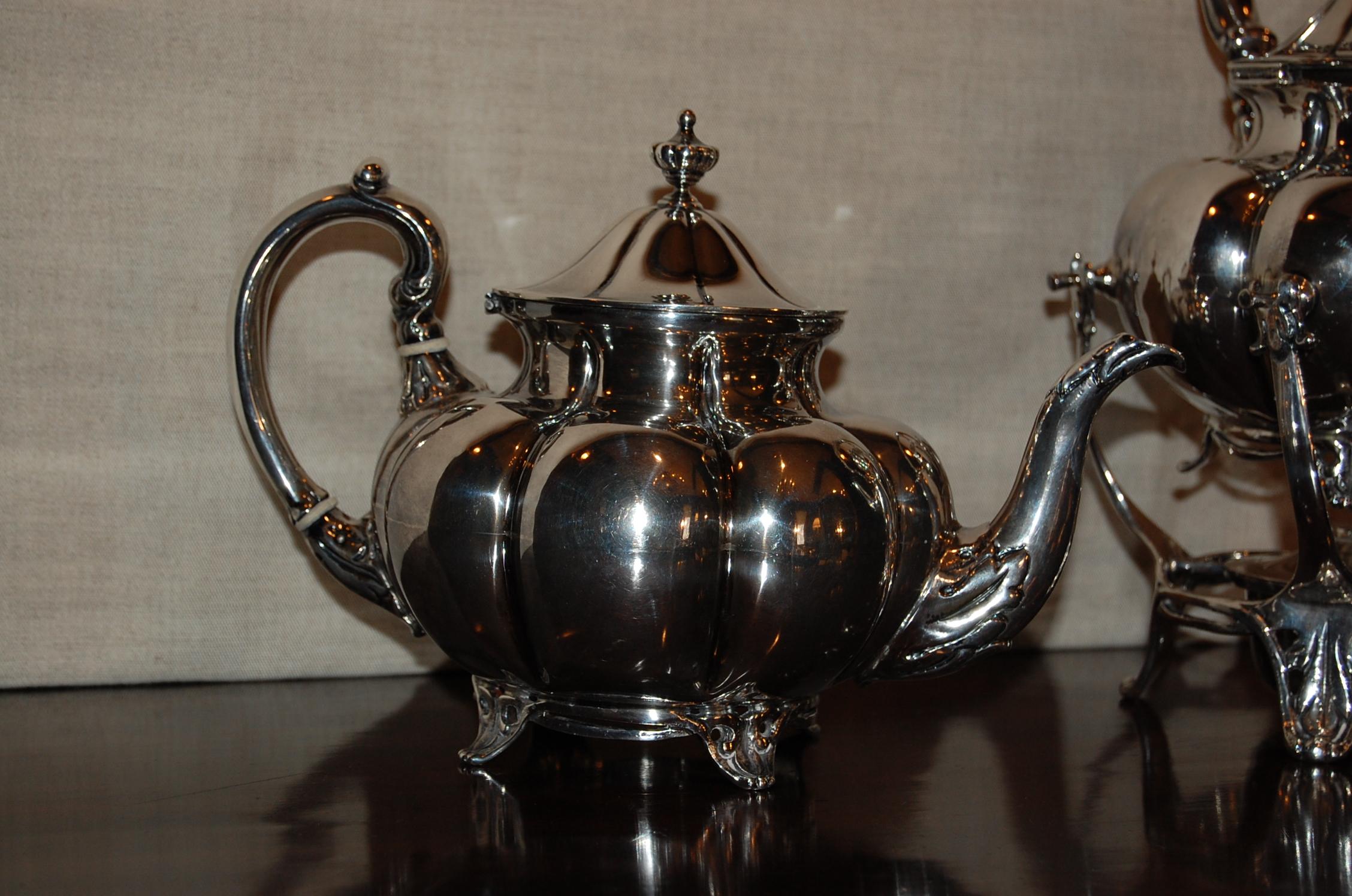 S. de la Serna Sterling Silver Tea Set, 6 Pcs and Tray, circa 1950s In Good Condition In Pittsburgh, PA