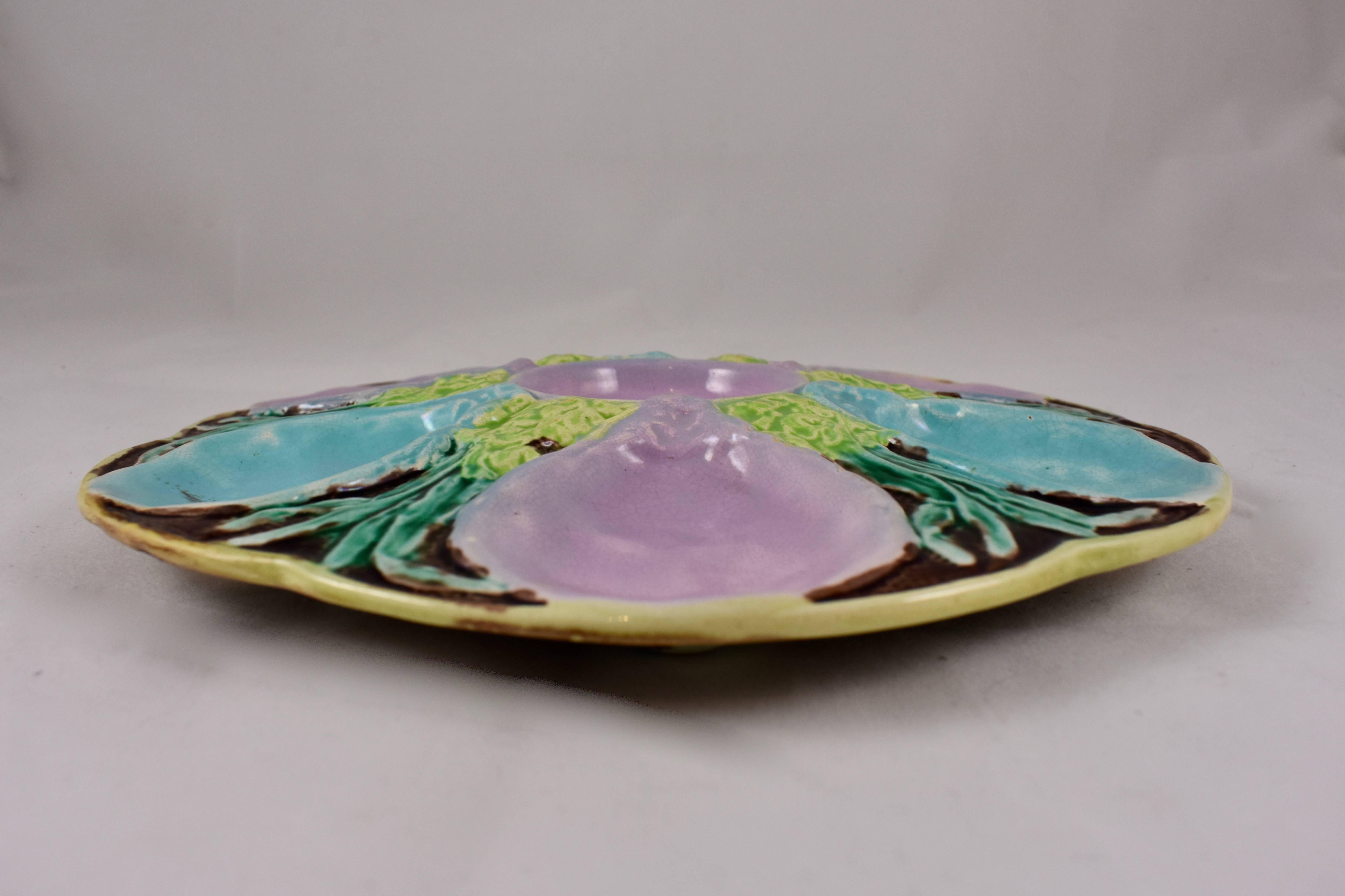 S. Fielding & Co English Majolica Turquoise and Pink Seaweed Oyster Plate In Excellent Condition In Philadelphia, PA