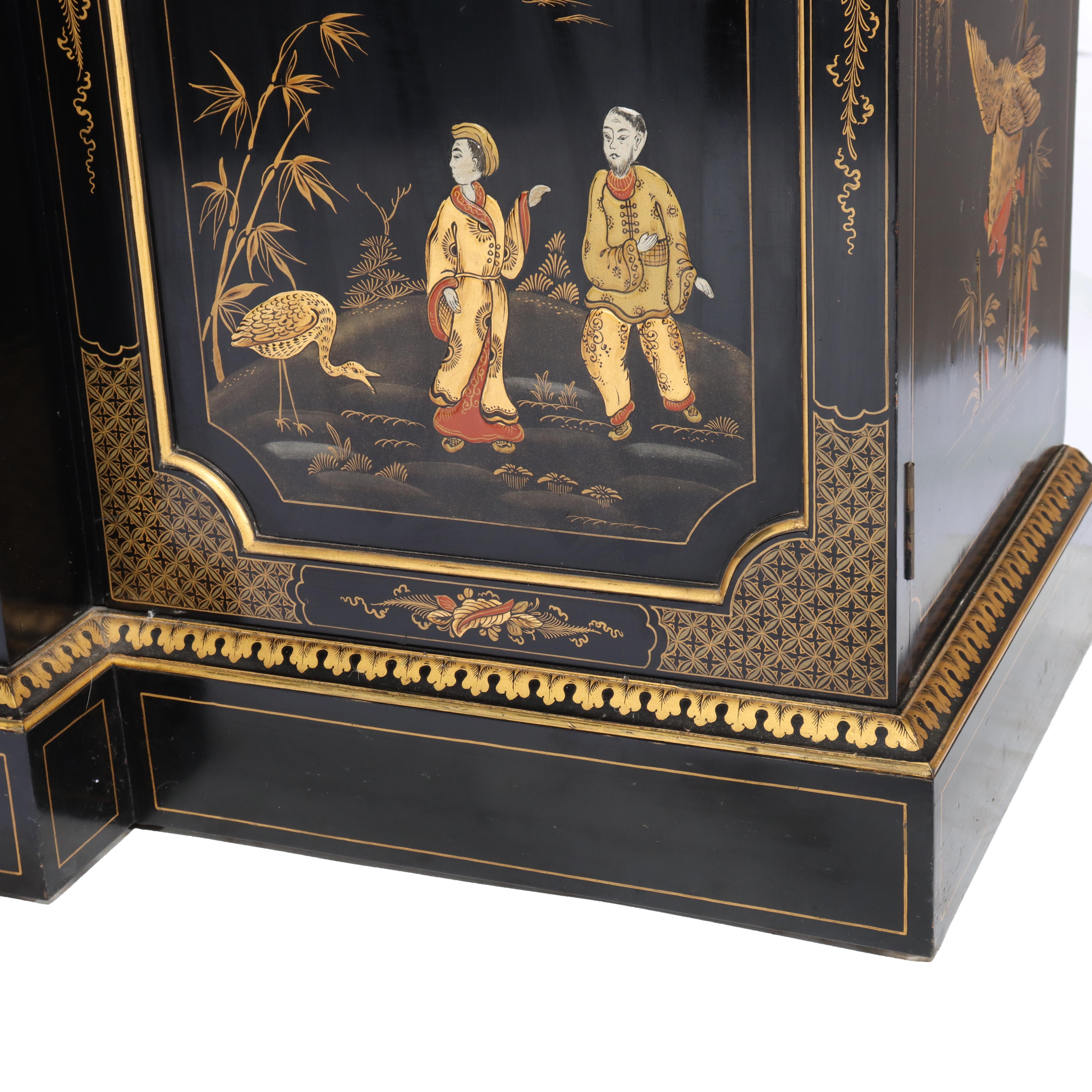 Inglese S. I. Hill & Co. Credenza inglese decorata a cineserie ebanizzata e dorata del 1930 ca. in vendita