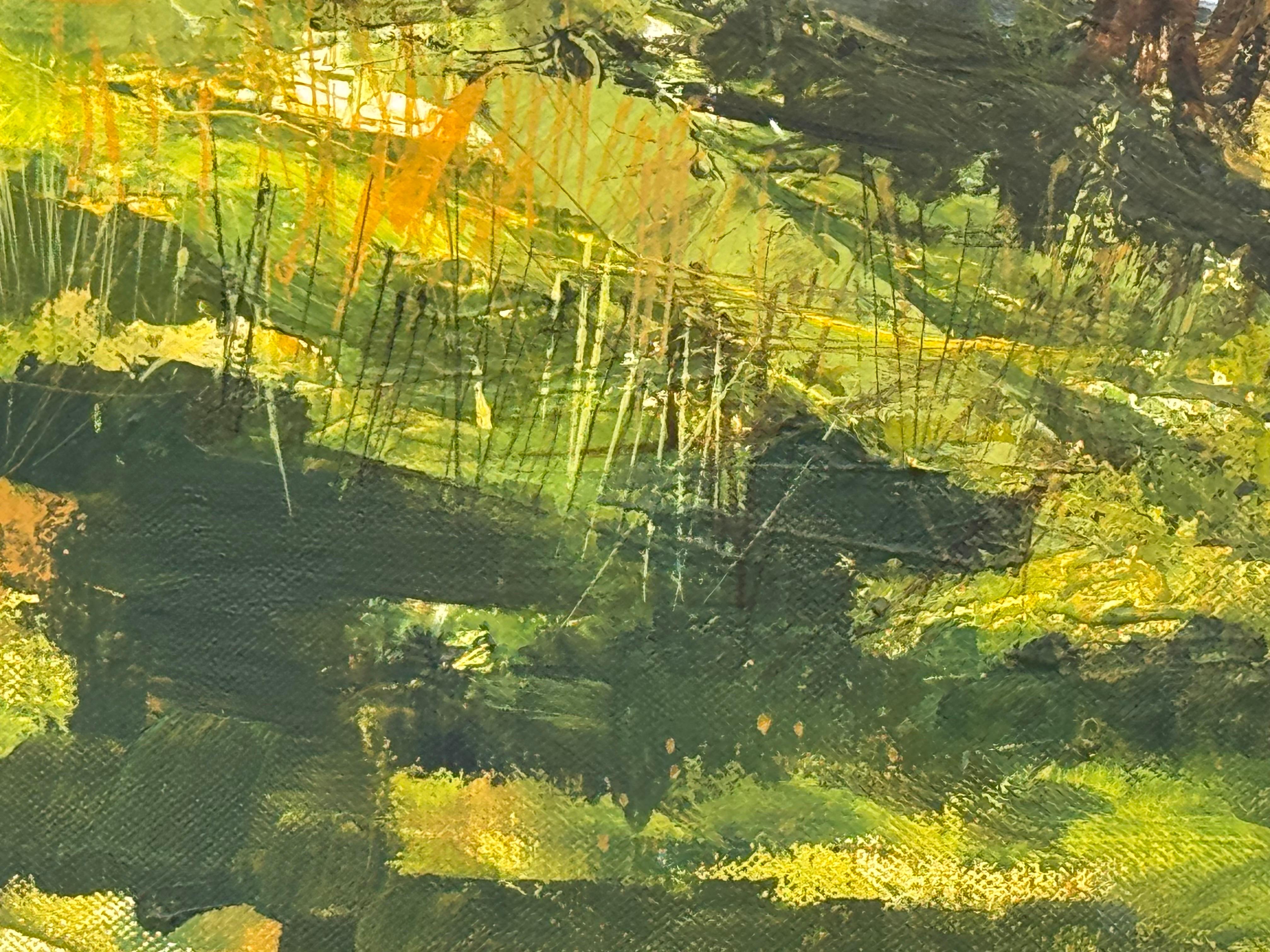 Grands pins riverains dans la campagne anglaise avec lumière rasante et eau en vente 3