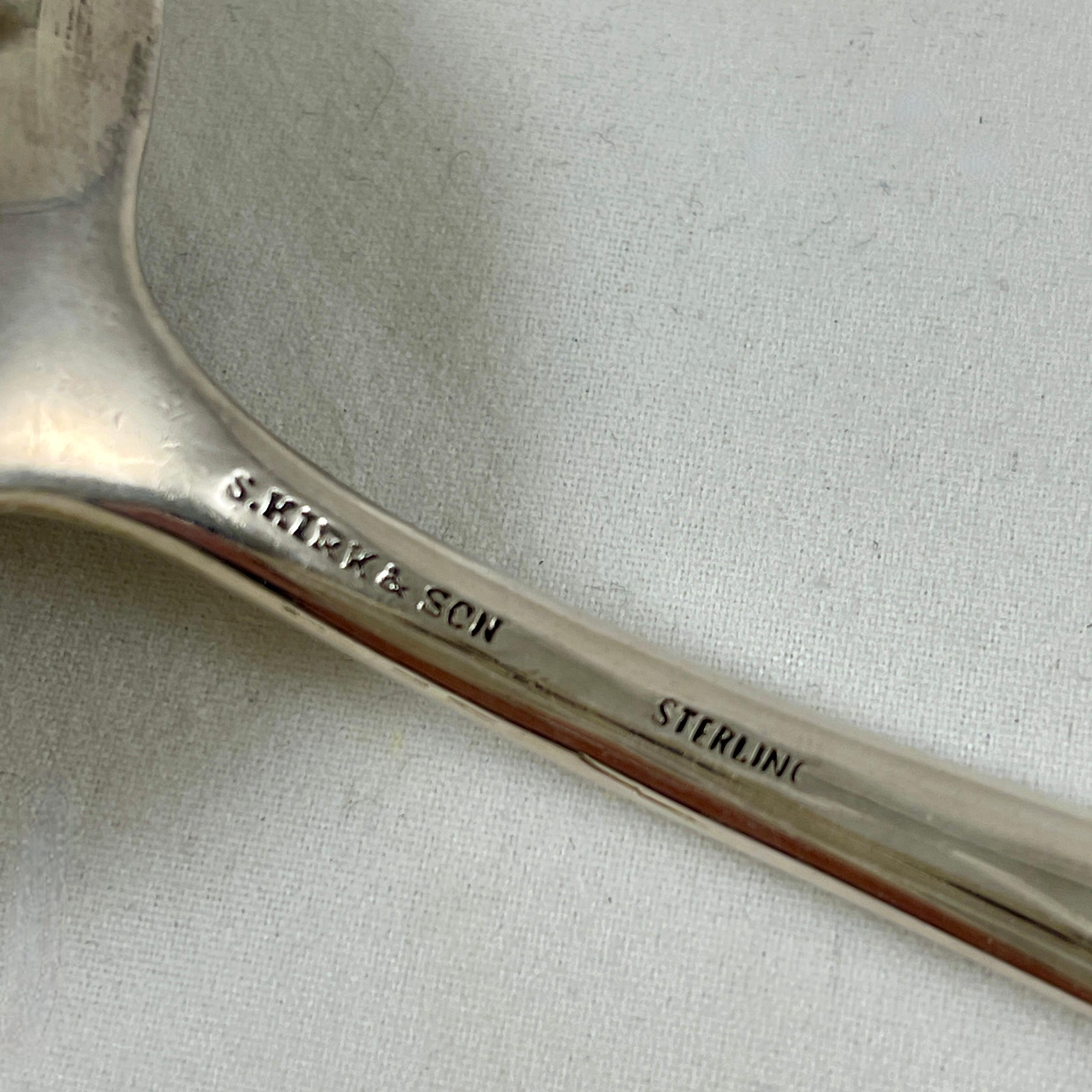 S. Kirk & Son Long Handled Sterling Silver Repousse Rose Berry Fruit Spoon, 1930 In Good Condition For Sale In Philadelphia, PA