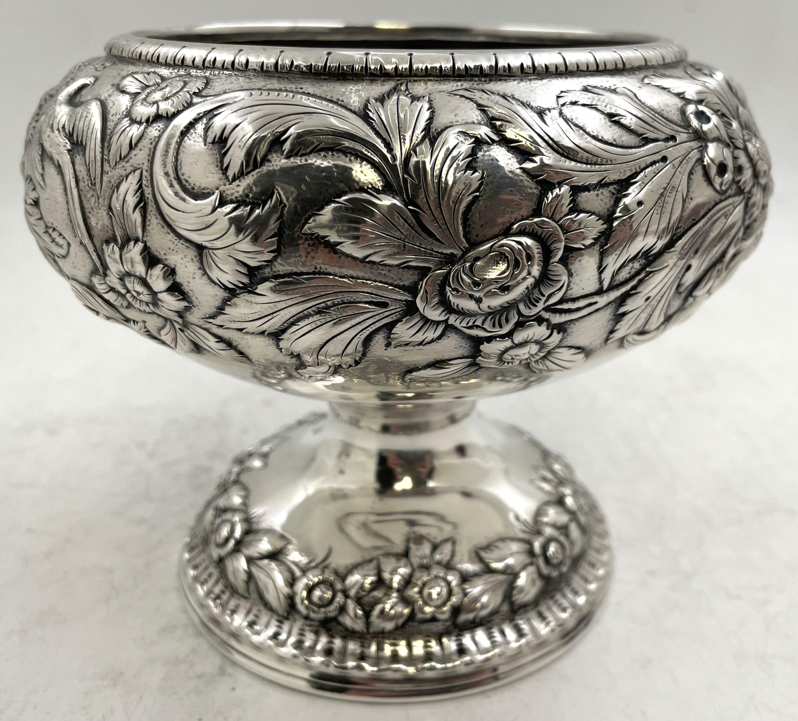 Americano S. Kirk & Son - Ciotola con piede in argento sterling con paesaggio repousse del 1846-61 in vendita