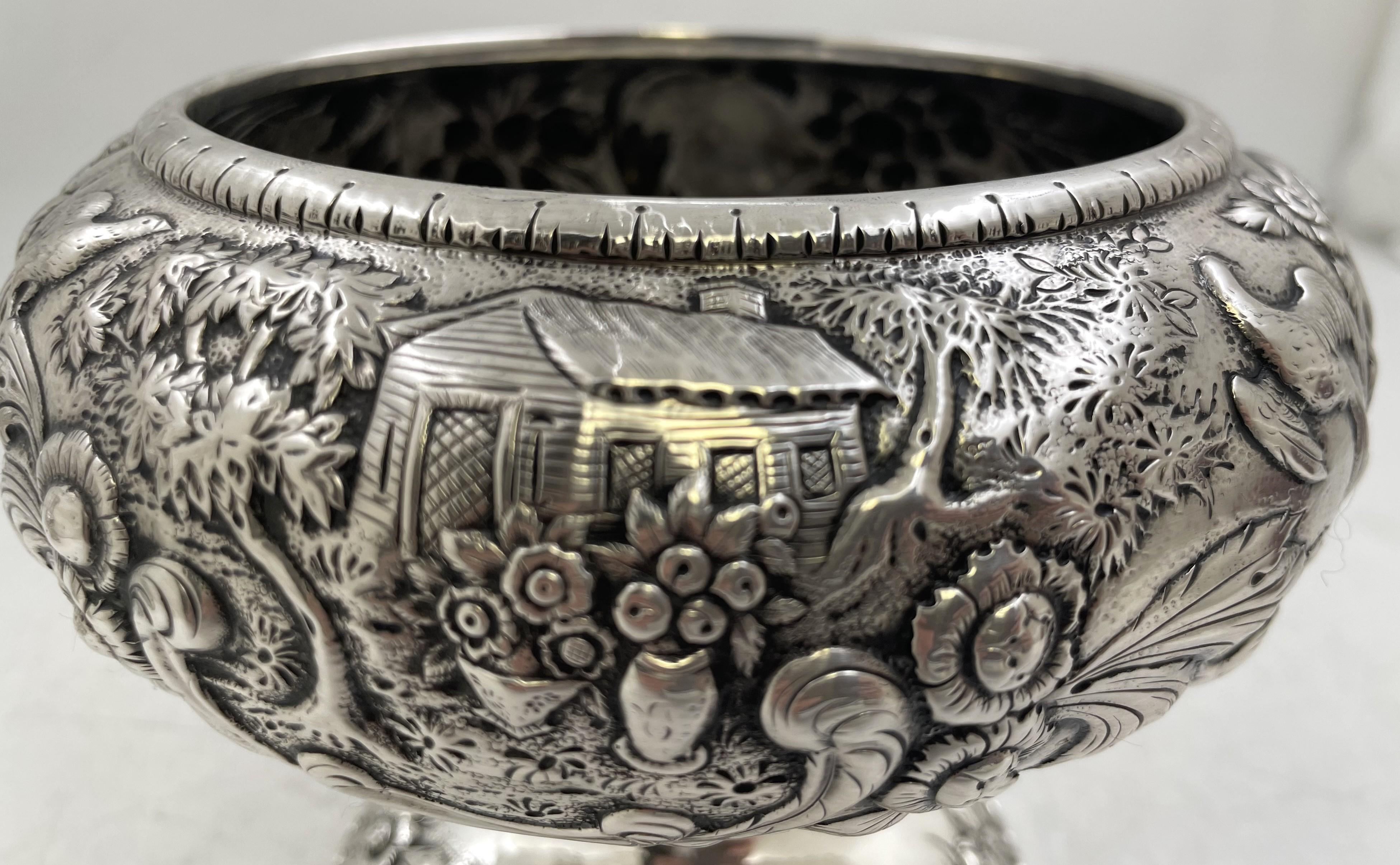 S. Kirk & Son - Ciotola con piede in argento sterling con paesaggio repousse del 1846-61 In condizioni buone in vendita a New York, NY