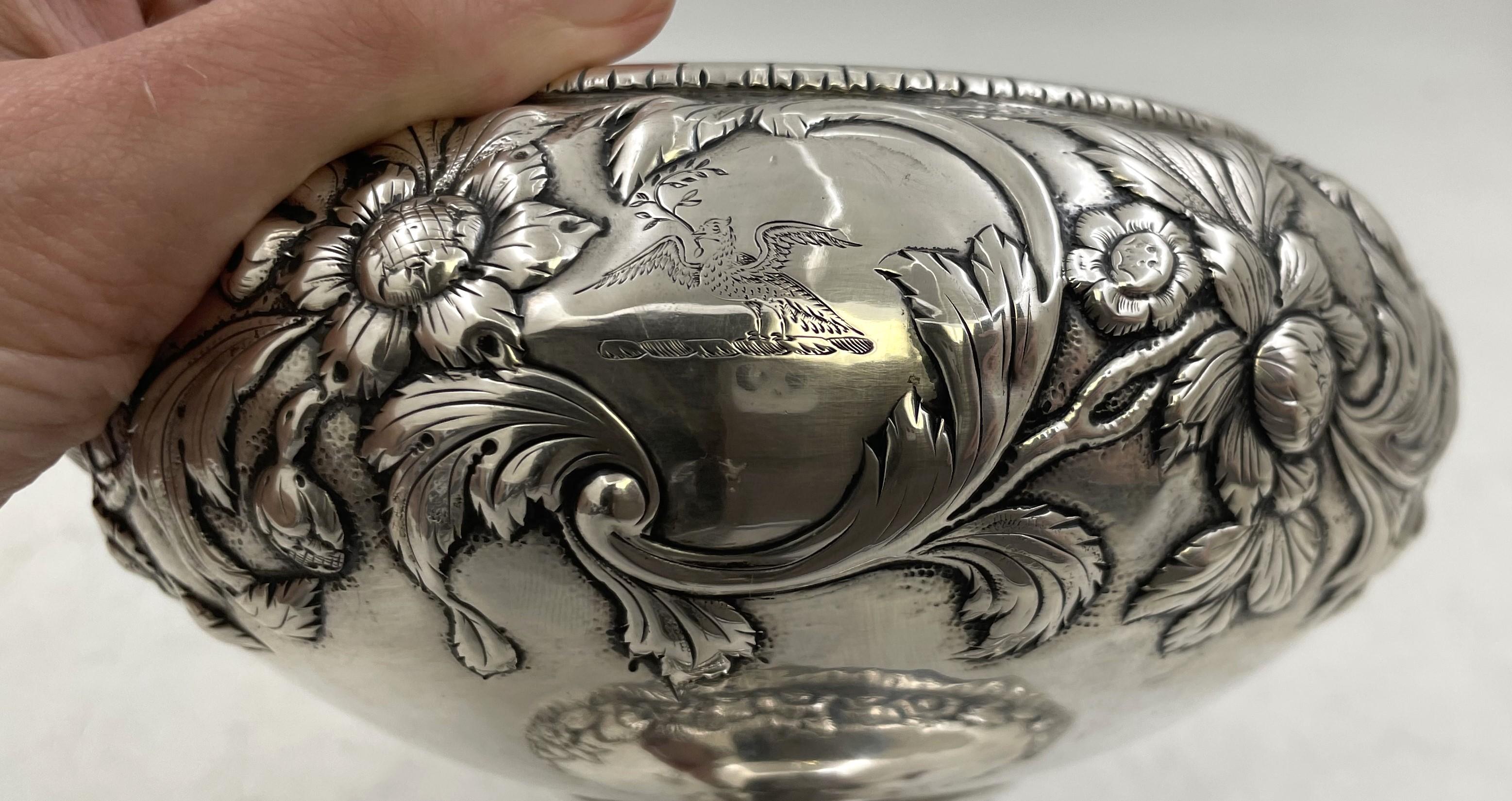 Argento S. Kirk & Son - Ciotola con piede in argento sterling con paesaggio repousse del 1846-61 in vendita