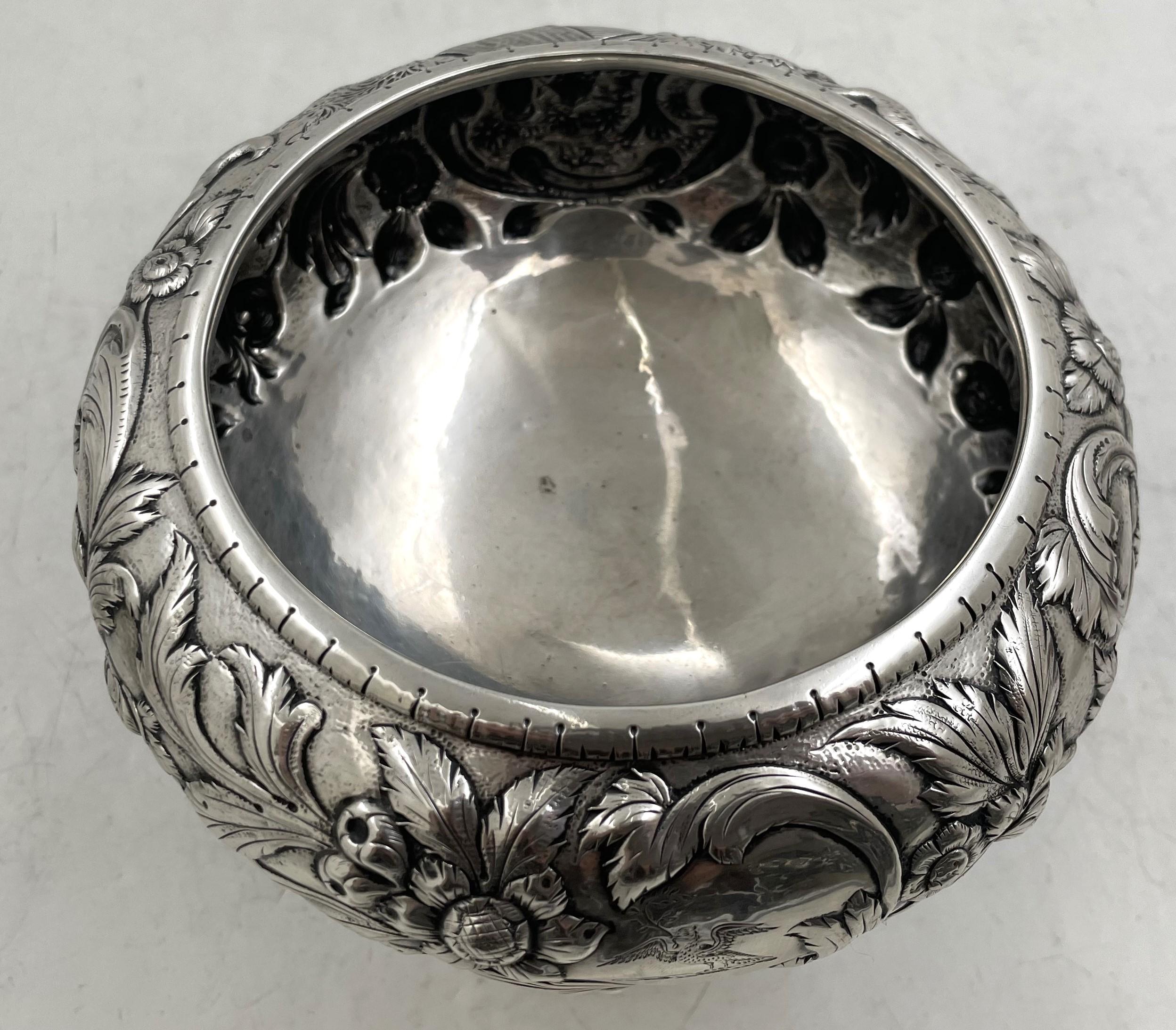S. Kirk & Son - Ciotola con piede in argento sterling con paesaggio repousse del 1846-61 in vendita 2