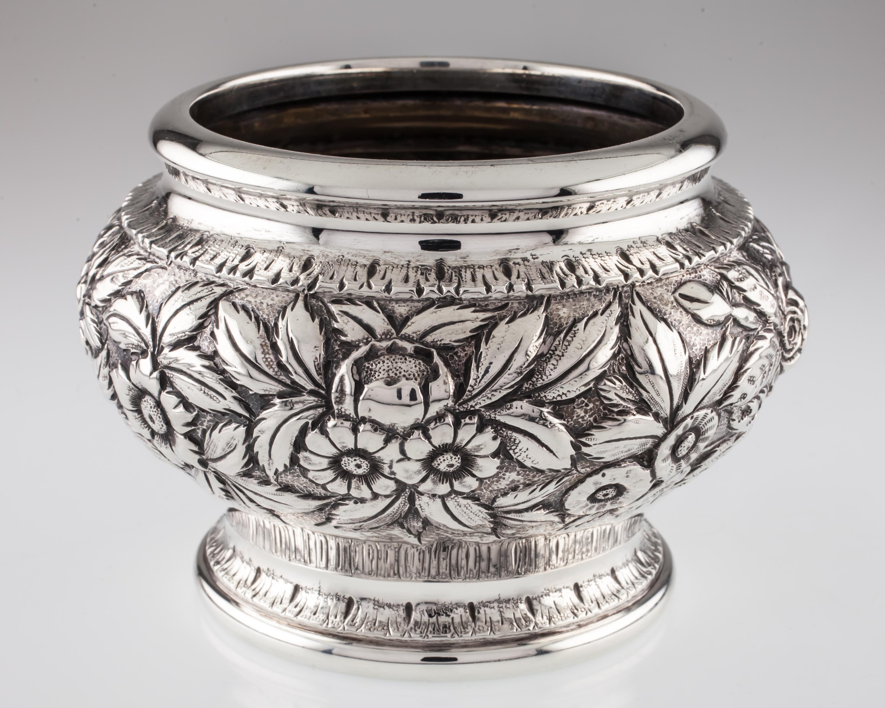 S Kirk & Son Sterling Silver Hand Chased Repousse Tea Pot and Waste Bowl, 474F In Good Condition In Sherman Oaks, CA