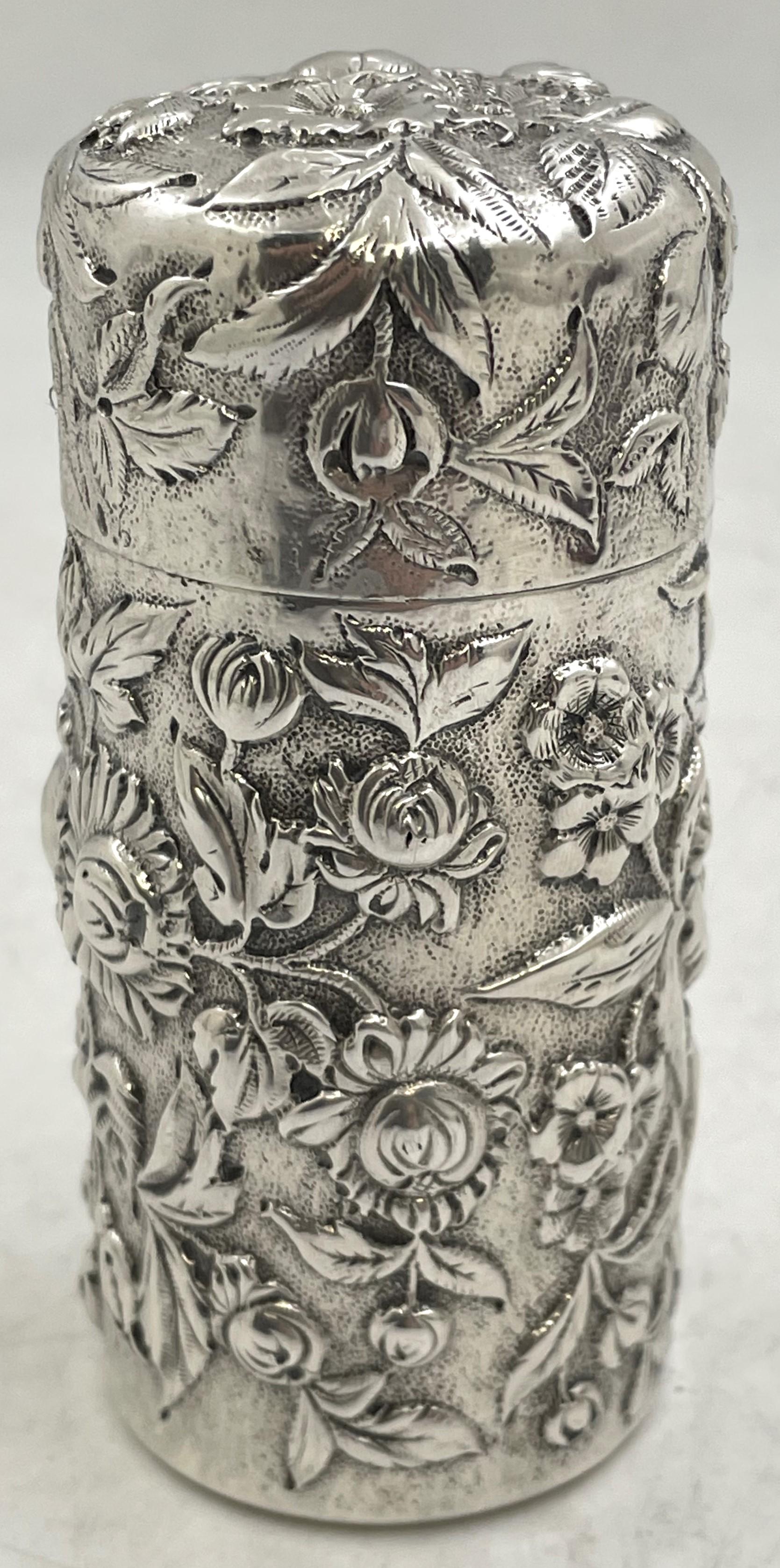 Sbalzo S. Kirk & Son - Scatola per le spezie Besamim in argento sterling e repousse del 1903-1907 in vendita