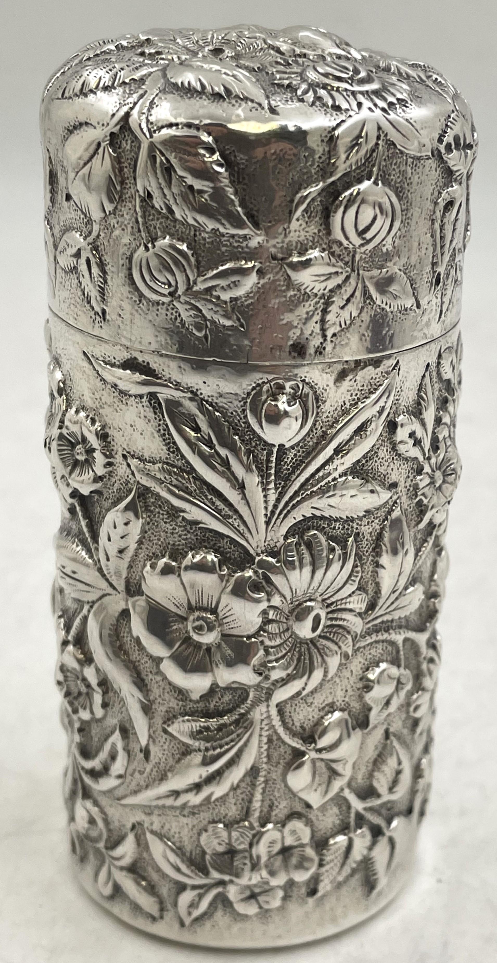 S. Kirk & Son - Scatola per le spezie Besamim in argento sterling e repousse del 1903-1907 In condizioni buone in vendita a New York, NY