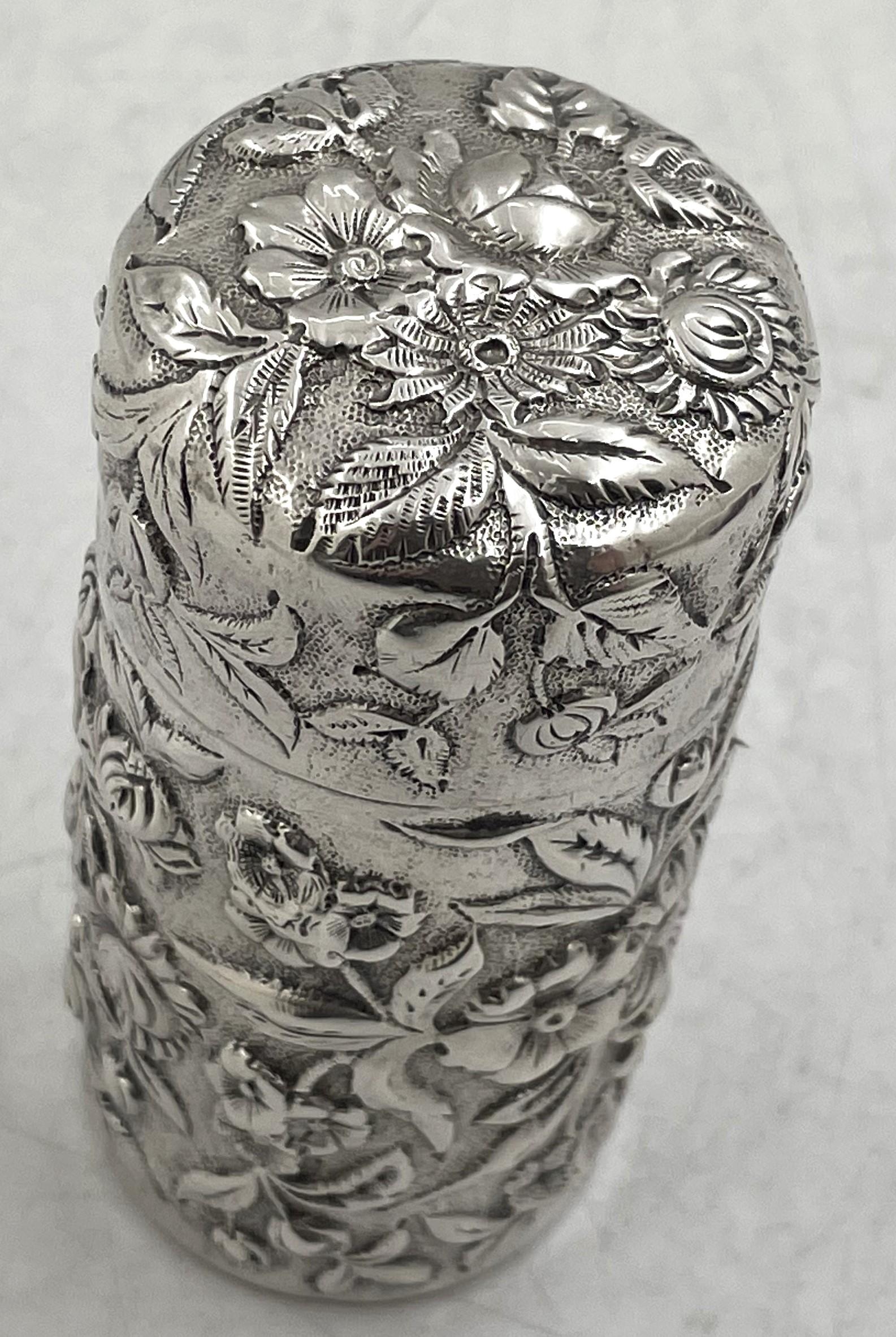 S. Kirk & Son - Scatola per le spezie Besamim in argento sterling e repousse del 1903-1907 in vendita 1