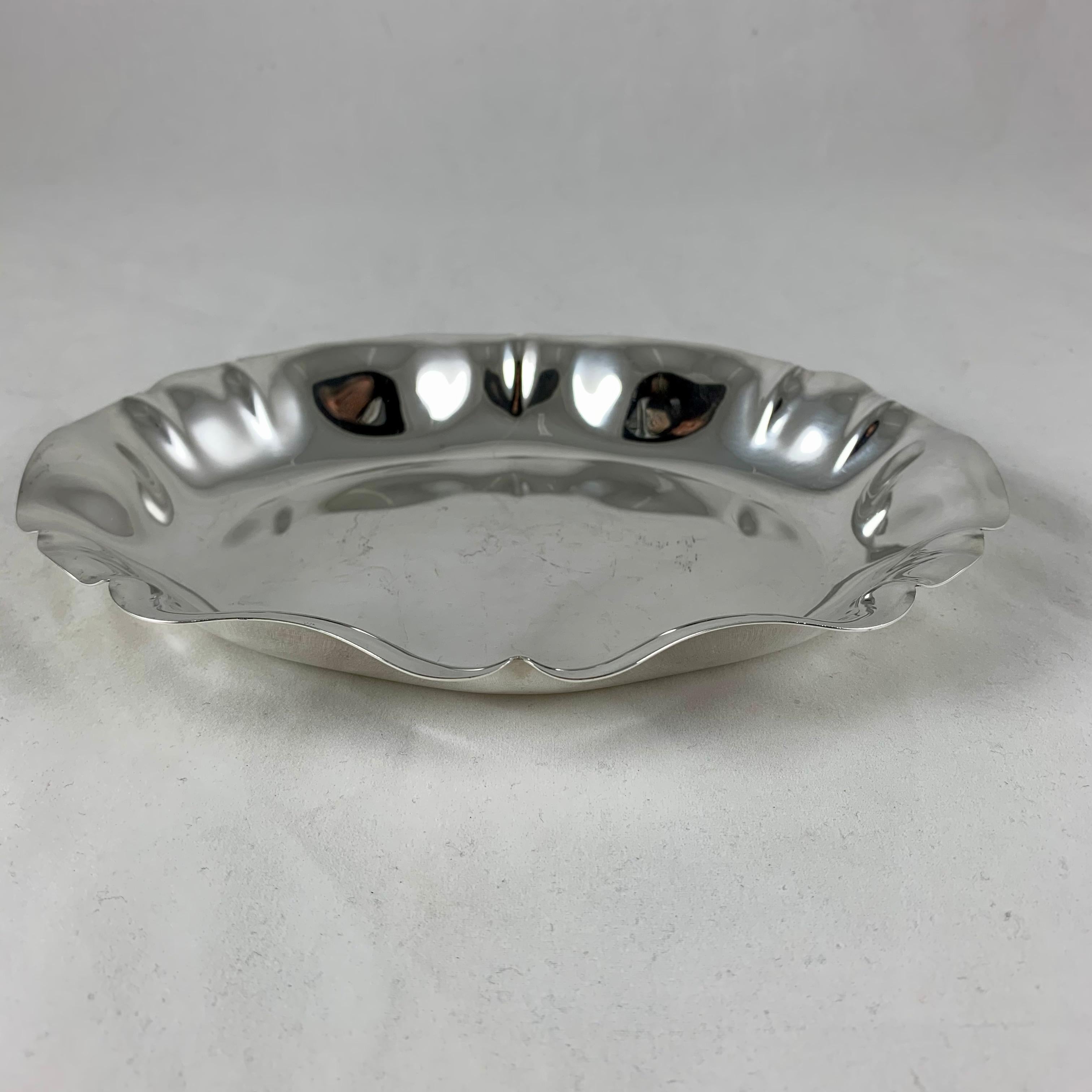 S. Kirk & Son Sterling Silver Ruffled Rim Oval Celery Relish Tray, circa 1940s In Good Condition For Sale In Philadelphia, PA
