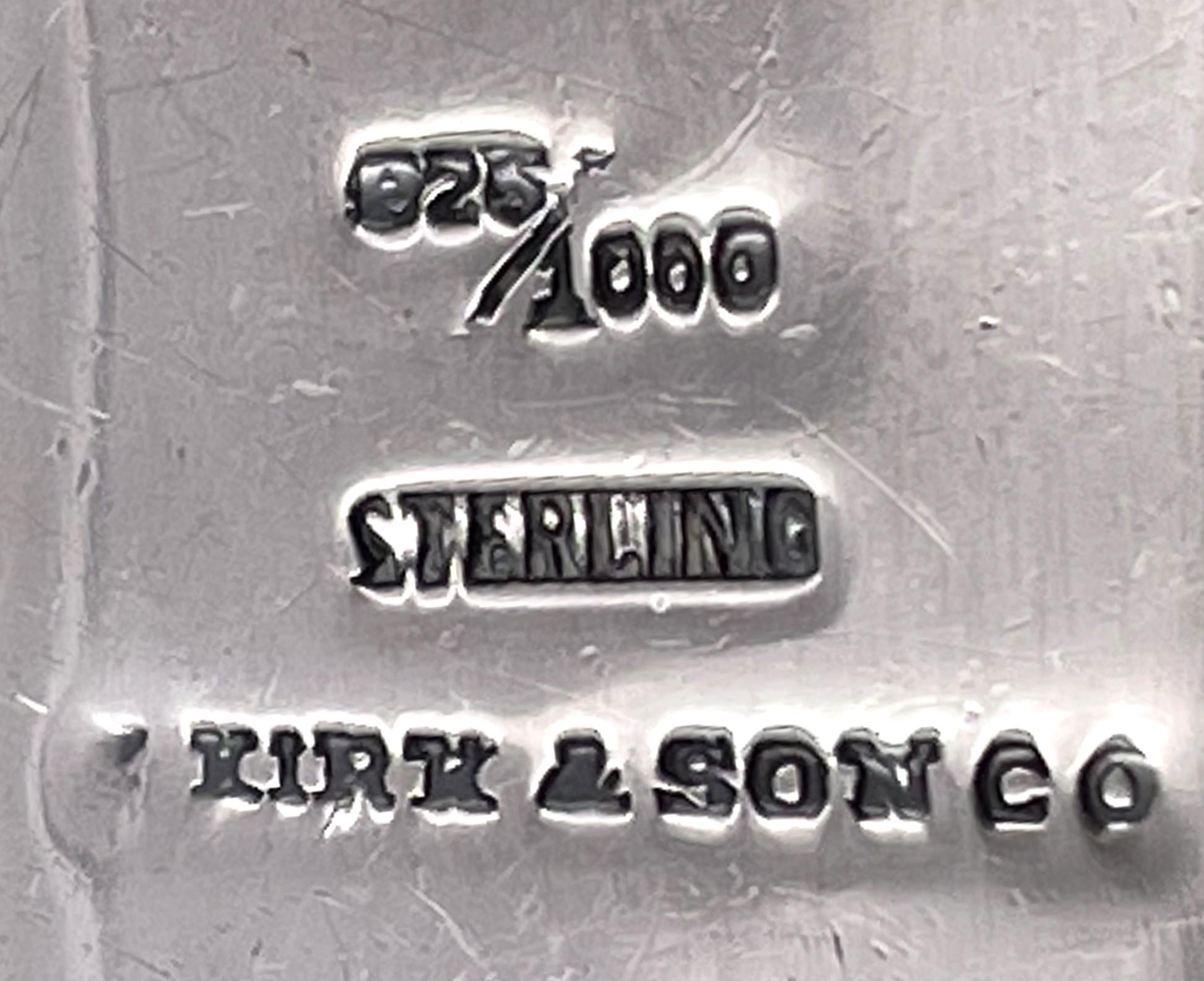 S. Kirk & Son Sterling Silver Shoehorn in Repousse Pattern In Good Condition For Sale In New York, NY