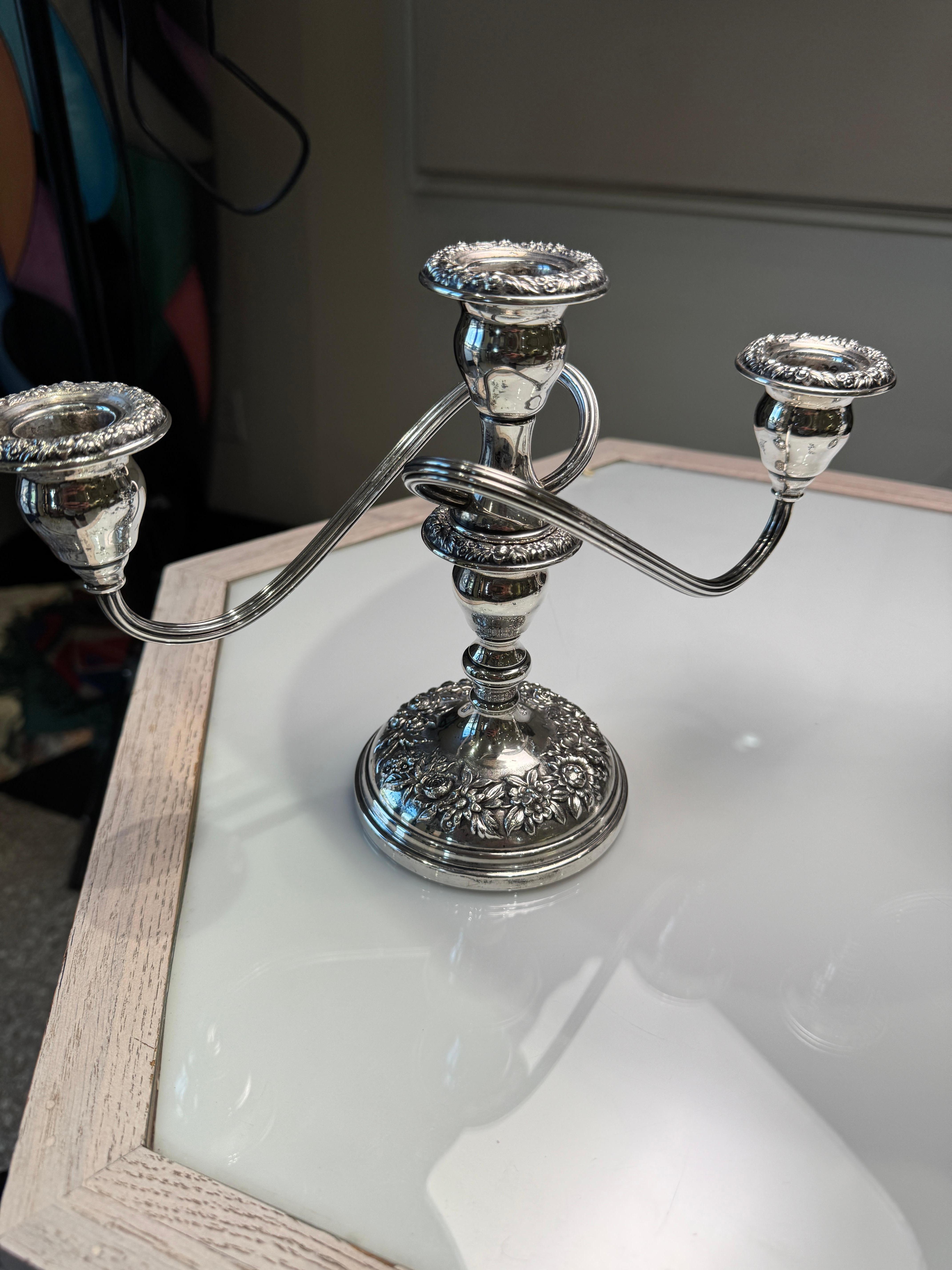 S. Kirk & Sons Coppia di candelabri a 3 luci A. Silver In condizioni buone in vendita a Tucson, AZ